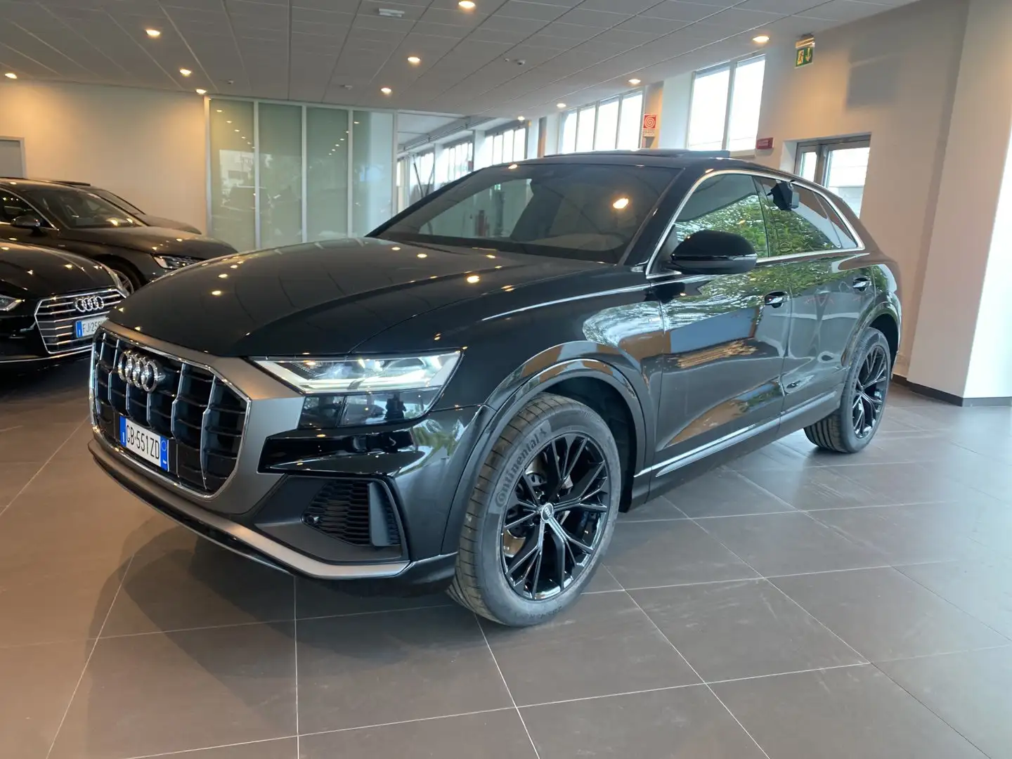 Audi Q8 45 TDI QUATTRO TIPTRONIC Zwart - 1