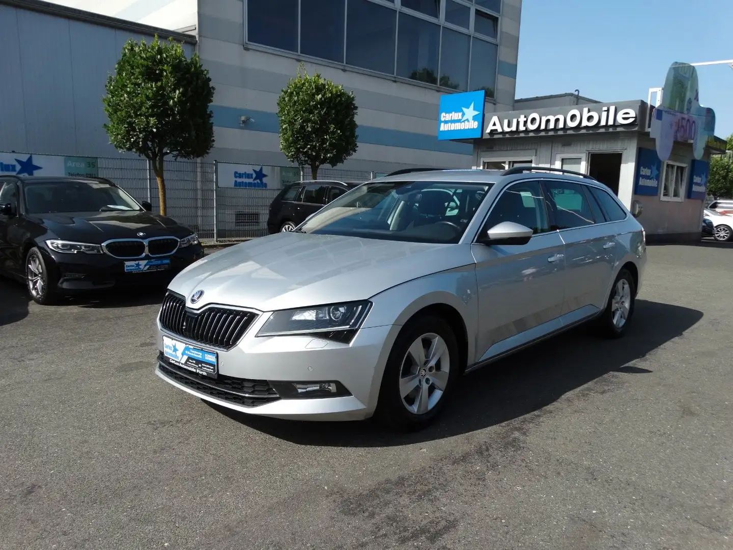 Skoda Superb Combi2.0 Tdi-ACC-DSG*NAVI*AHK*1Hand*LED Silber - 1
