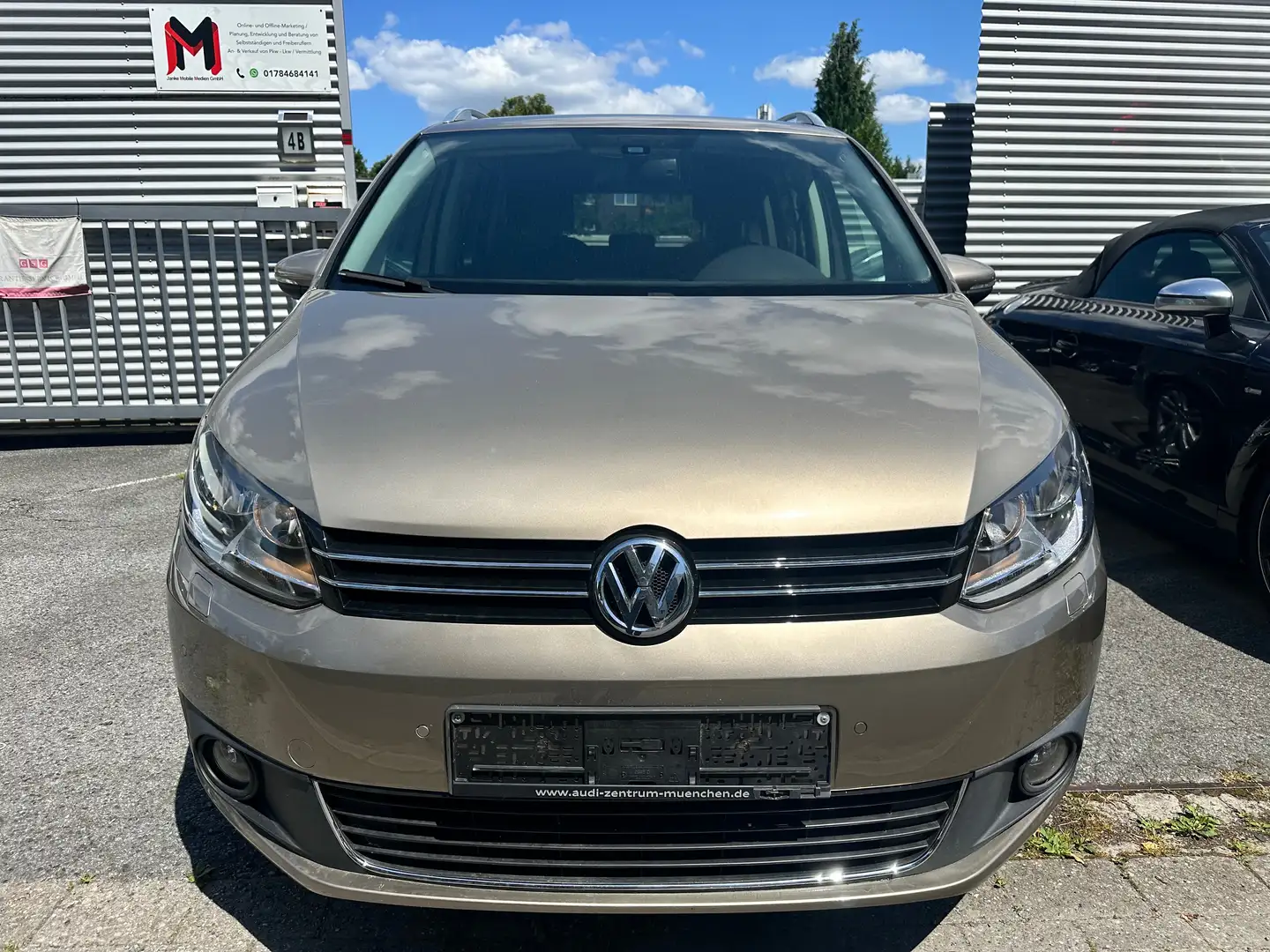 Volkswagen Touran Cup/ 7 Sitzer/ Anhängerkupplung Beige - 2