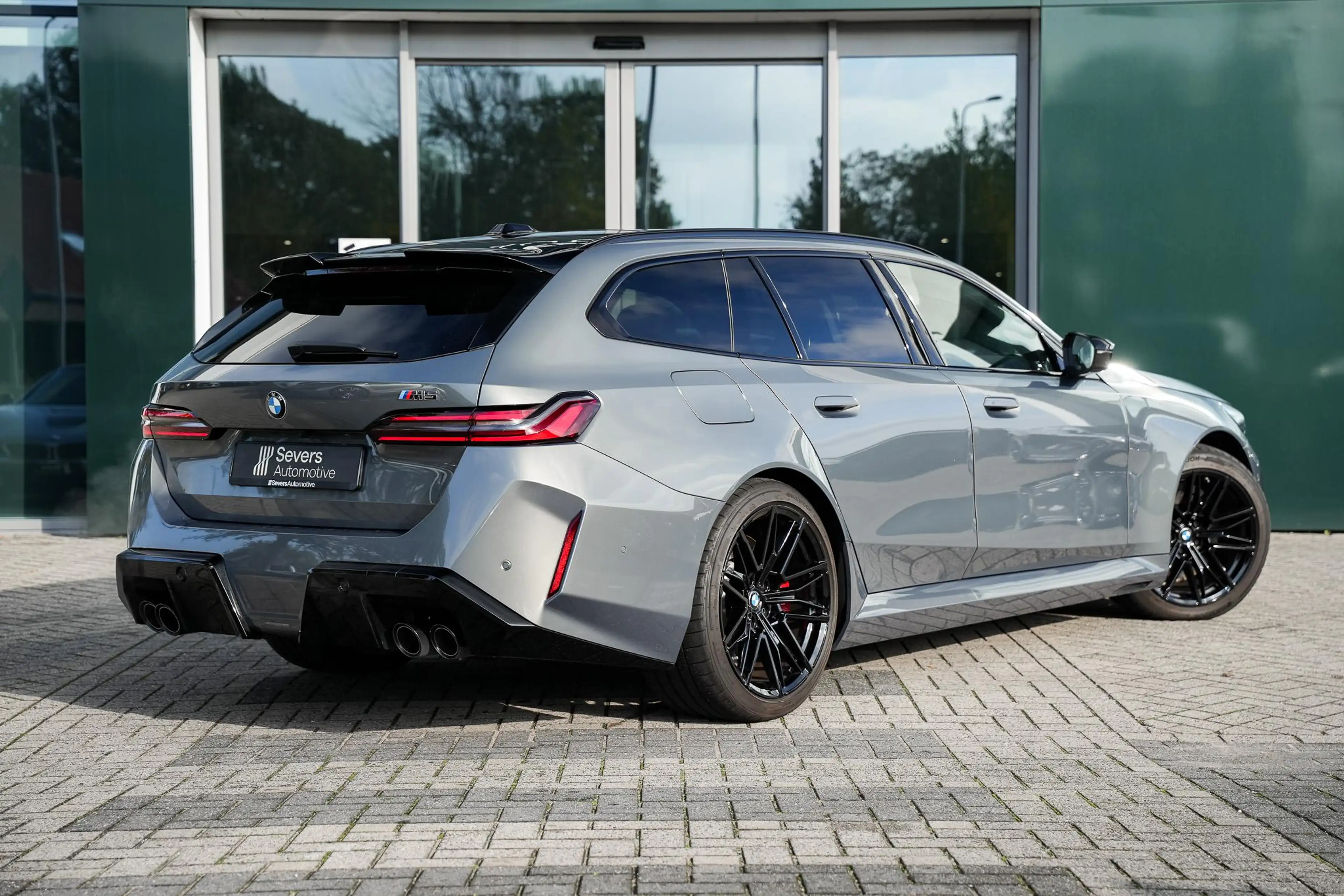 BMW M5 5-serie Touring | Individual Stratusgrau Metallic — photo 3