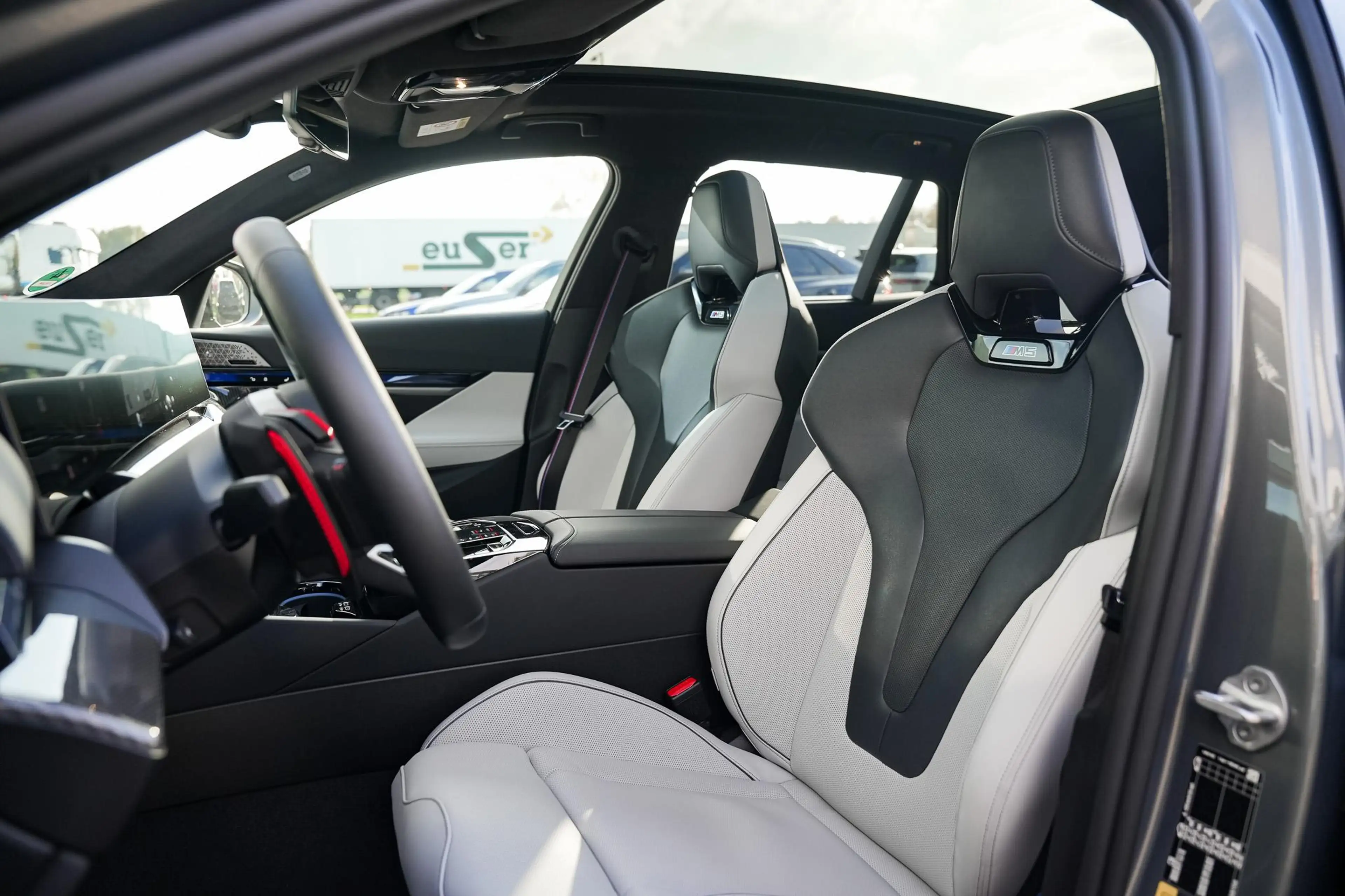 BMW M5 5-serie Touring | Individual Stratusgrau Metallic — photo 6