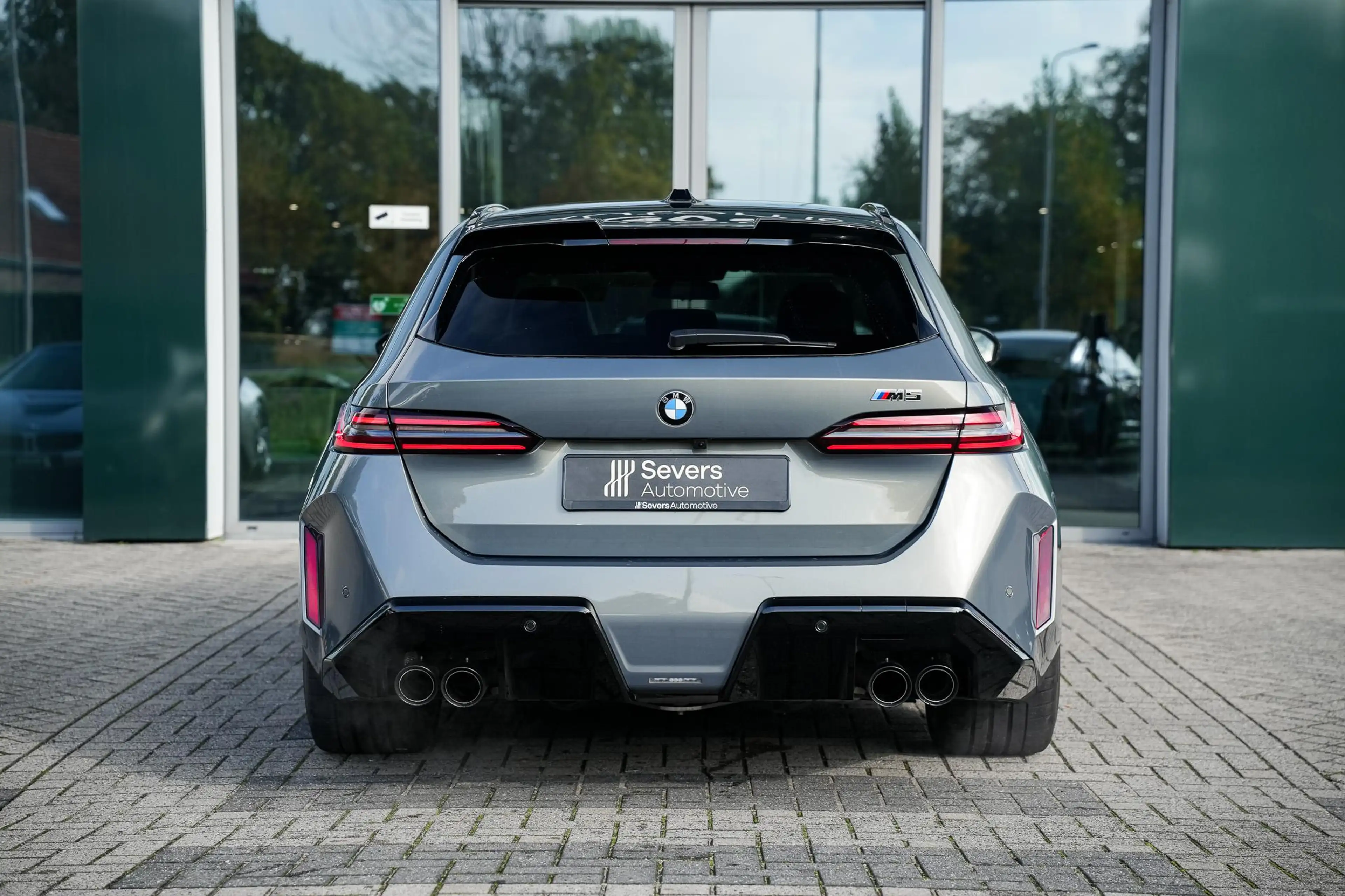 BMW M5 5-serie Touring | Individual Stratusgrau Metallic — photo 9