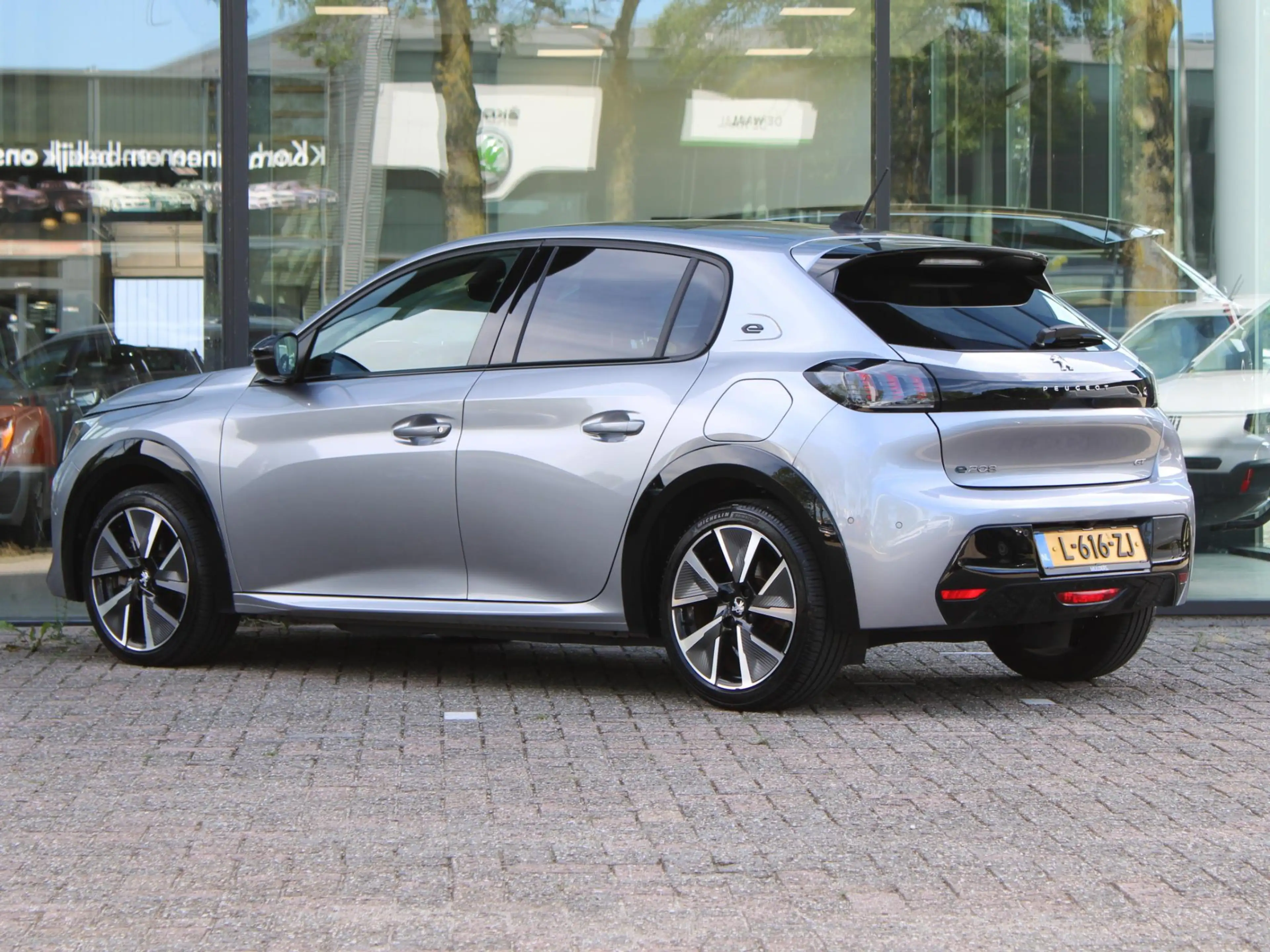 Peugeot e-208 EV GT Pack 50 kWh | Navi / Panoramadak / Camera — photo 2