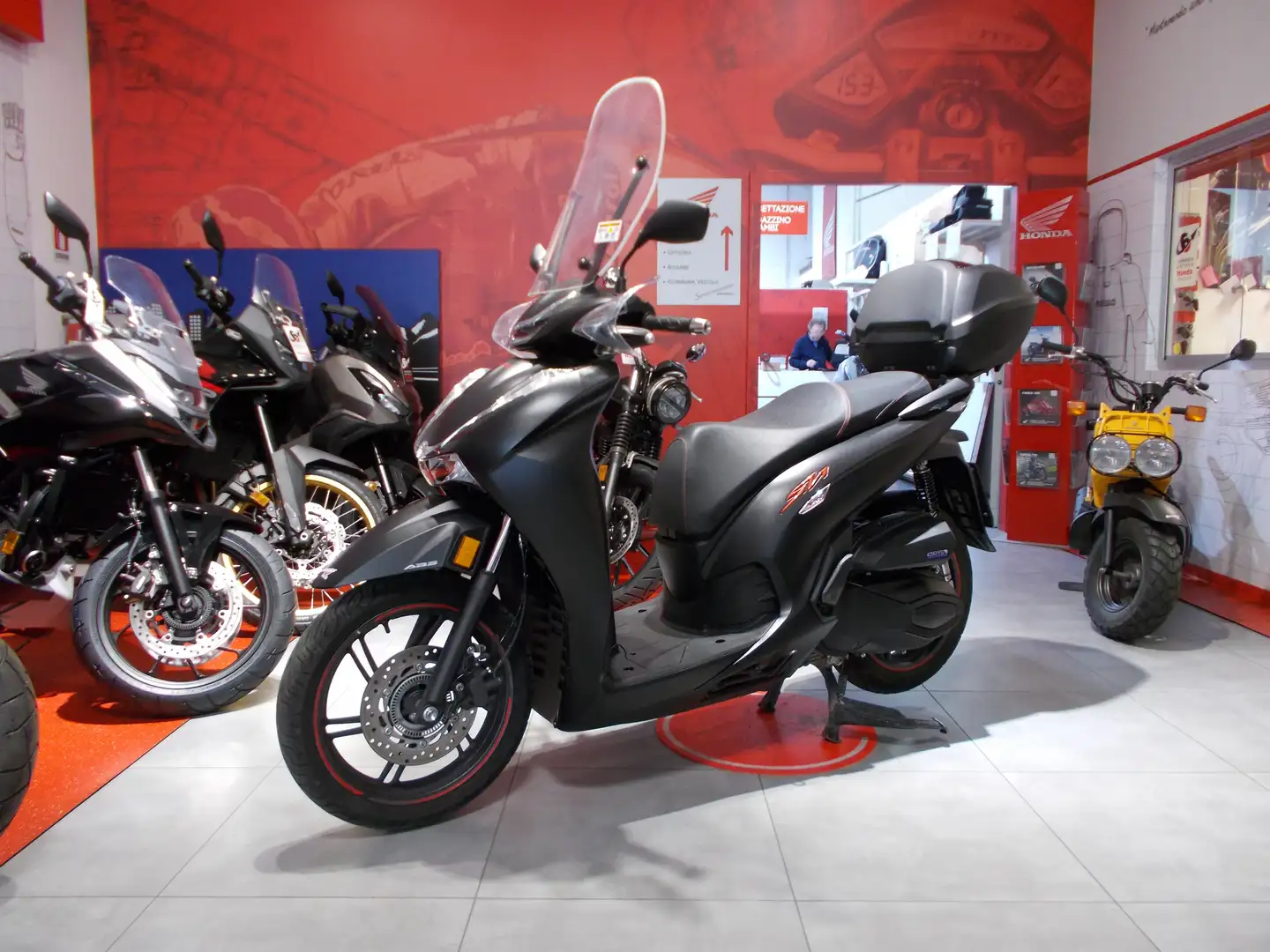 Honda SH 350i - Sport Nero - 2