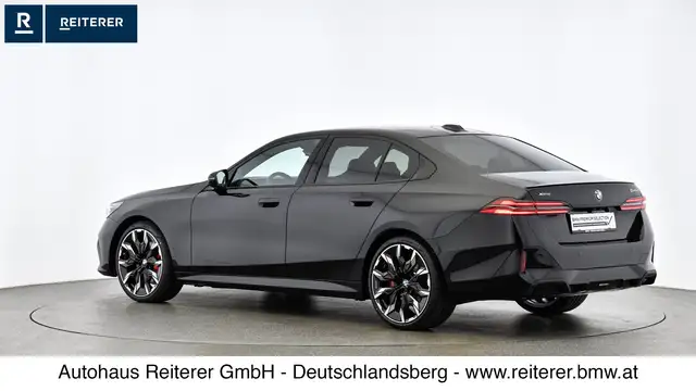 BMW 5 Series view 4