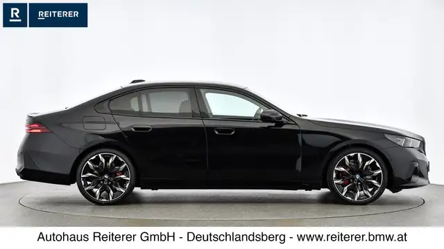 BMW 5 Series view 7