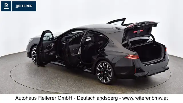 BMW 5 Series view 10