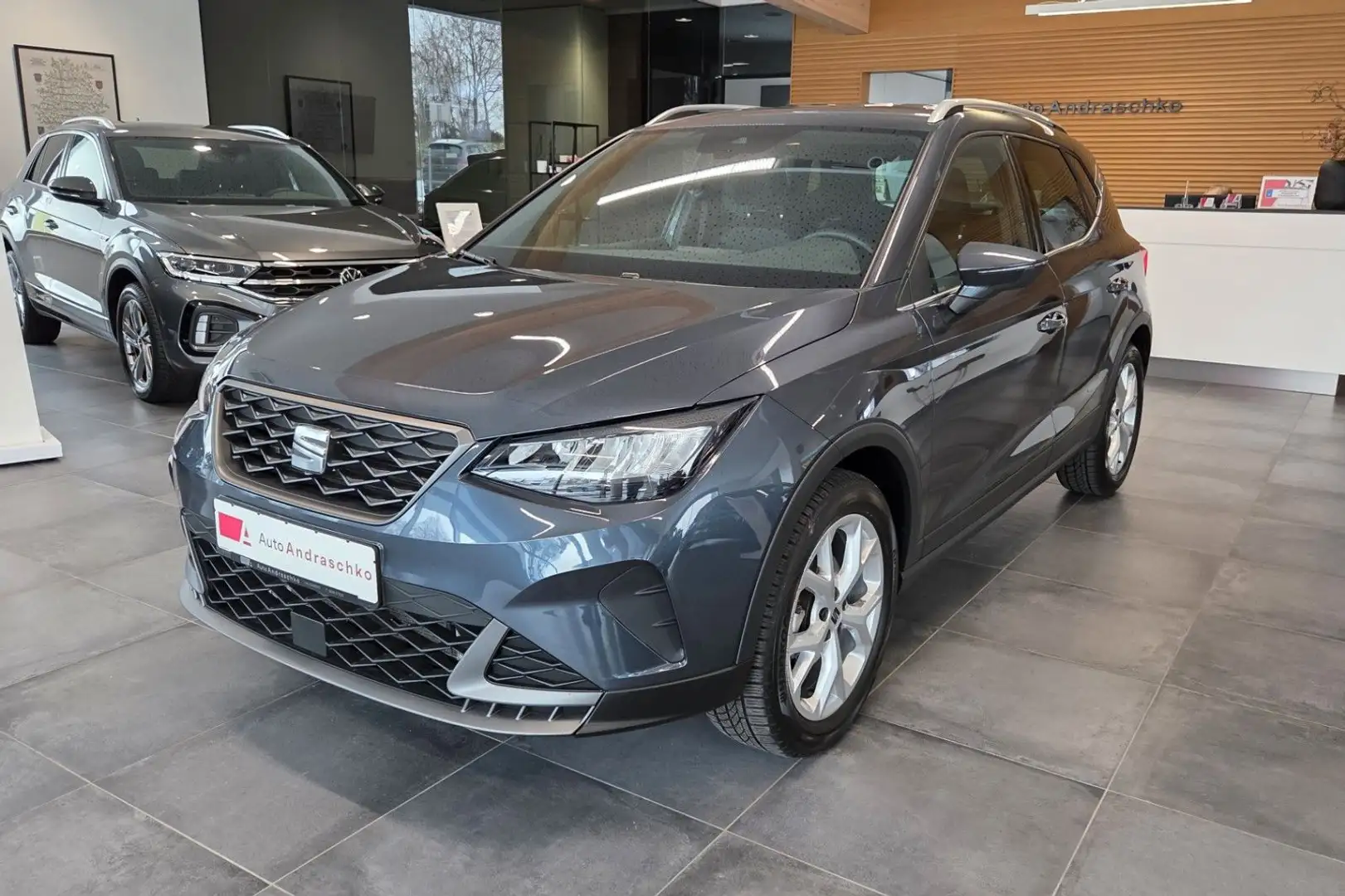 SEAT Arona 1.0 TSI FR 6-Gang 17" NAVI LED SHZ Grau - 1