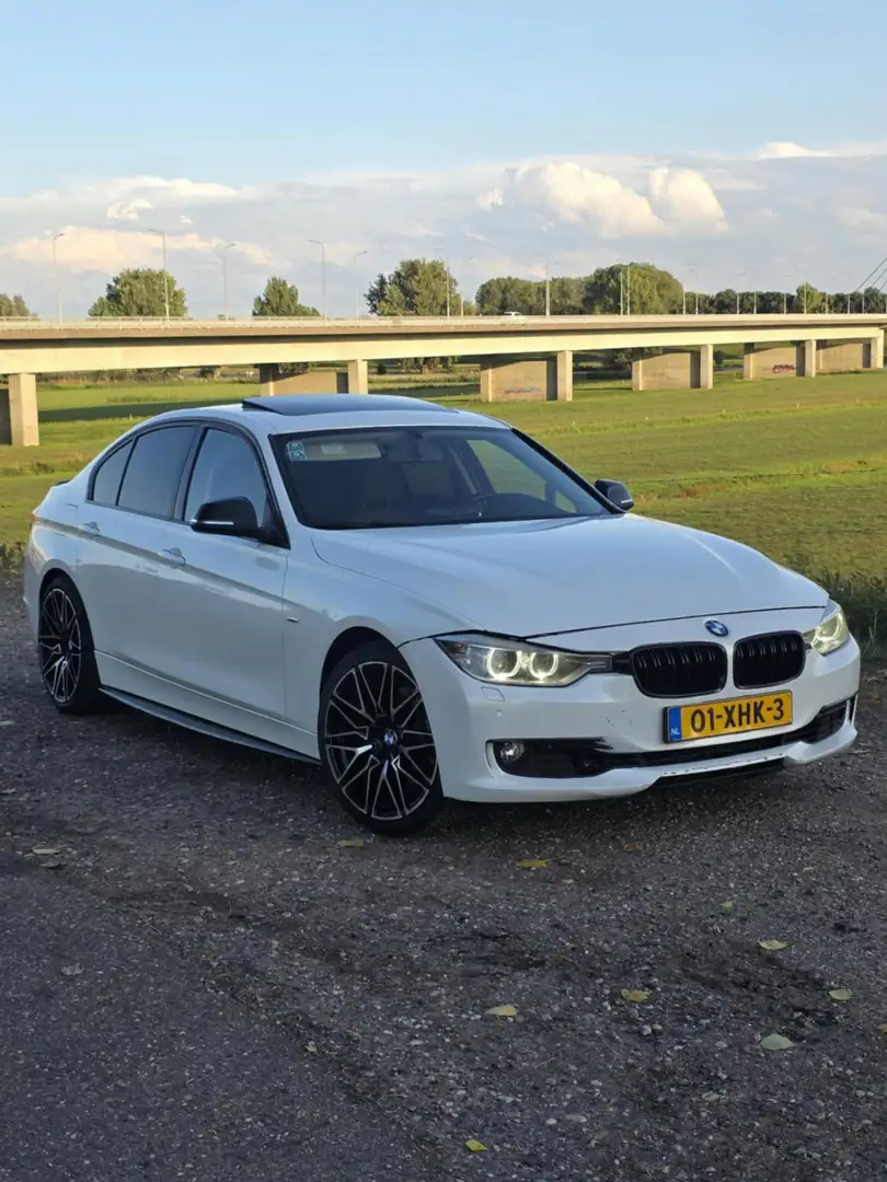 BMW 328 BMW 328i M-Paket 2.0 Benzine 
280 Pk🐴 | Automaat - 1