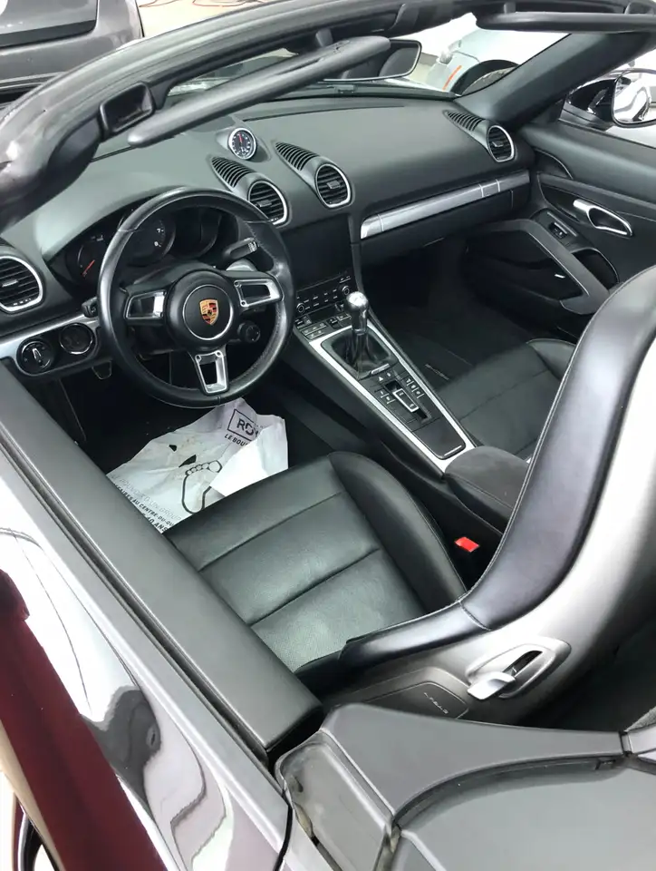 Porsche 718 Boxster снимка Porsche 718 Boxster