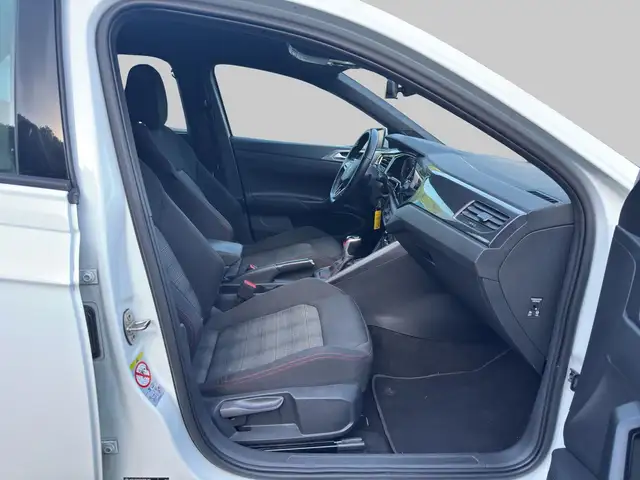 Volkswagen Polo view 4