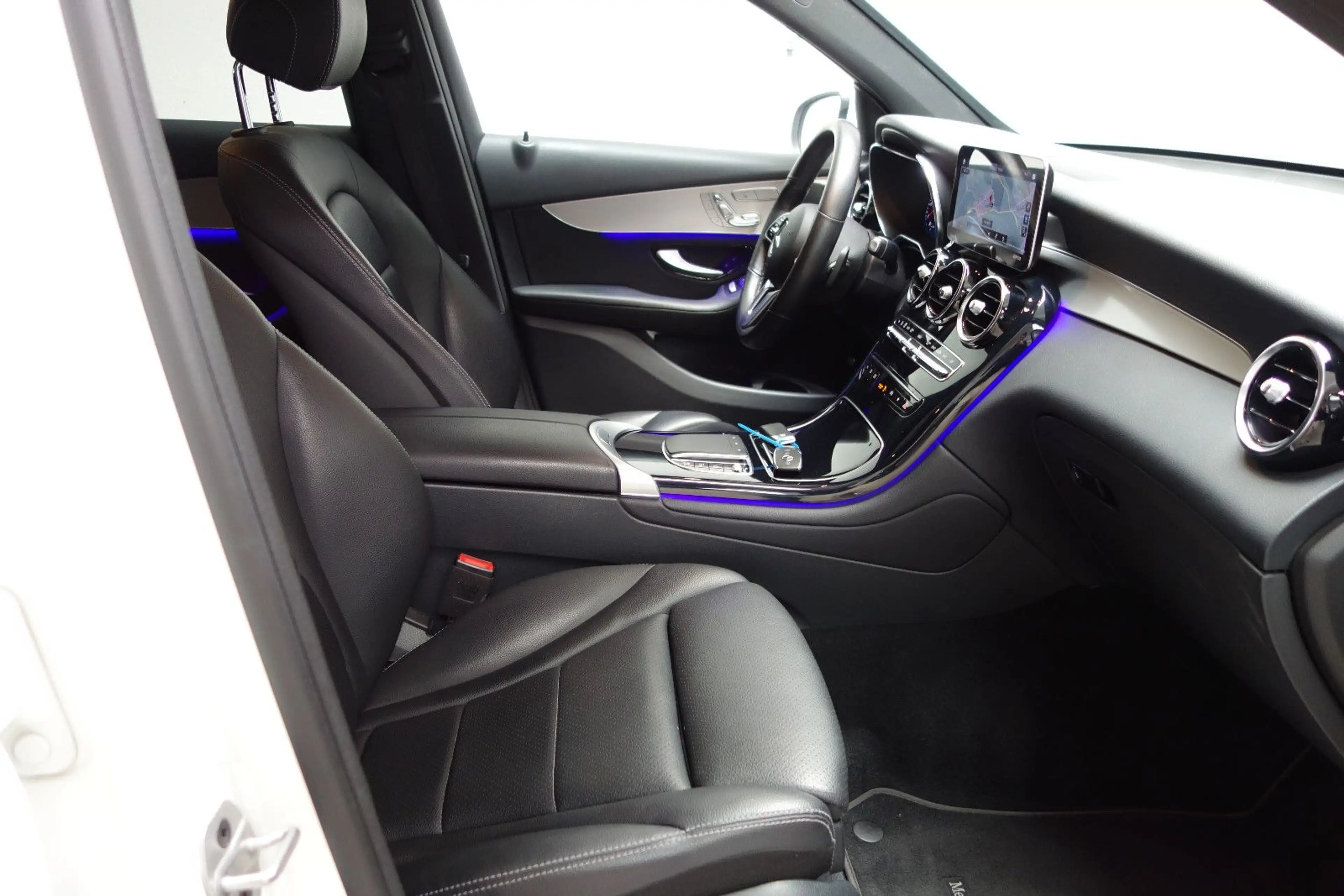 Mercedes-Benz GLC 220 d 4Matic 9G/MBUX/Distronic+/LED/360°/Keyl — photo 15