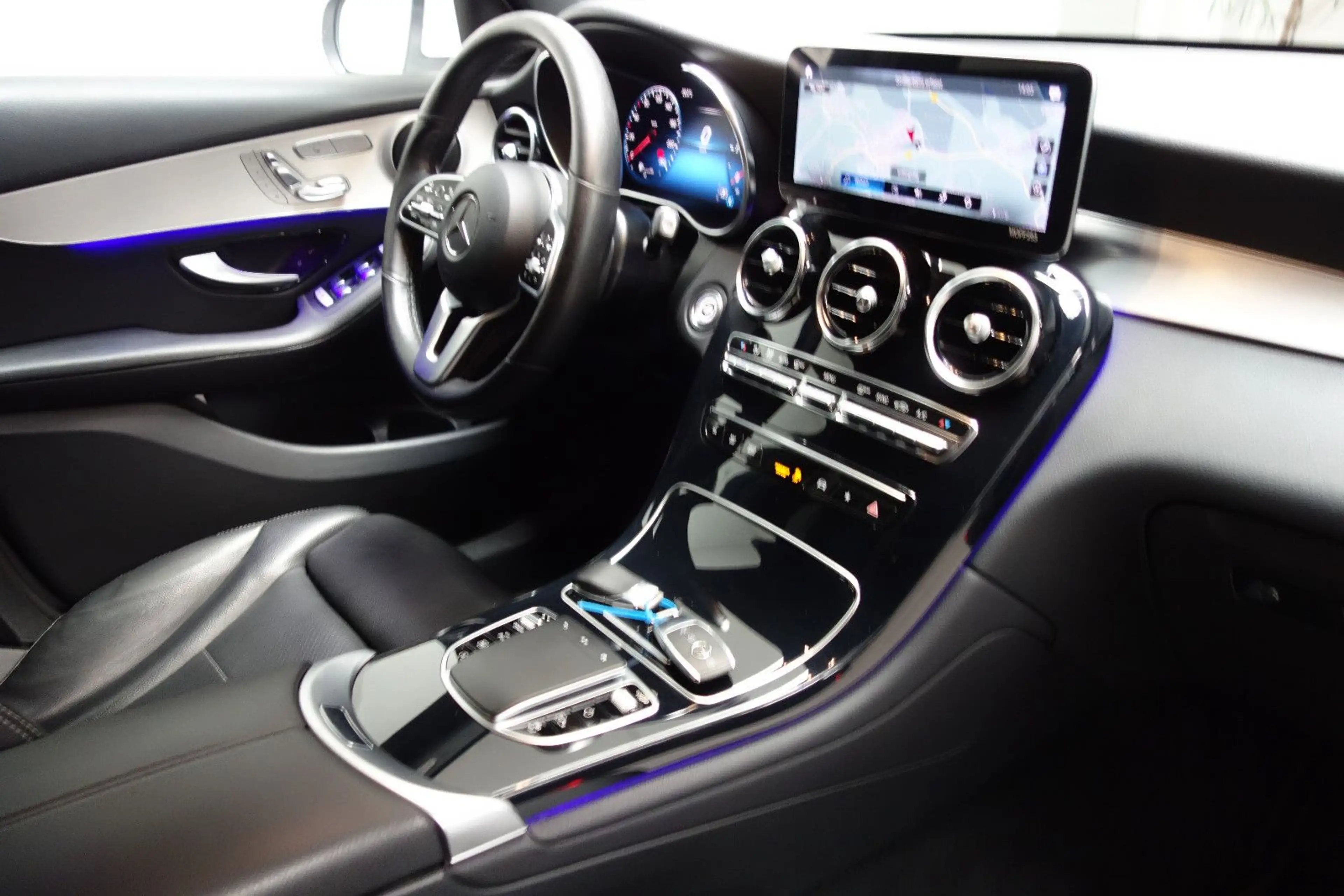 Mercedes-Benz GLC 220 d 4Matic 9G/MBUX/Distronic+/LED/360°/Keyl — photo 14