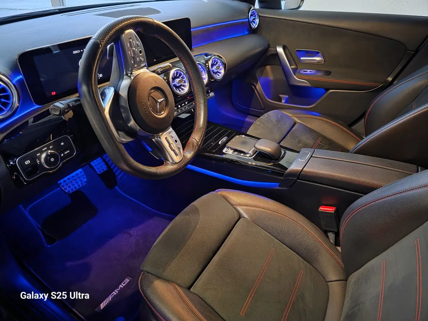 Mercedes-Benz A 180 A 180 d Automatic Premium Plateado - 2