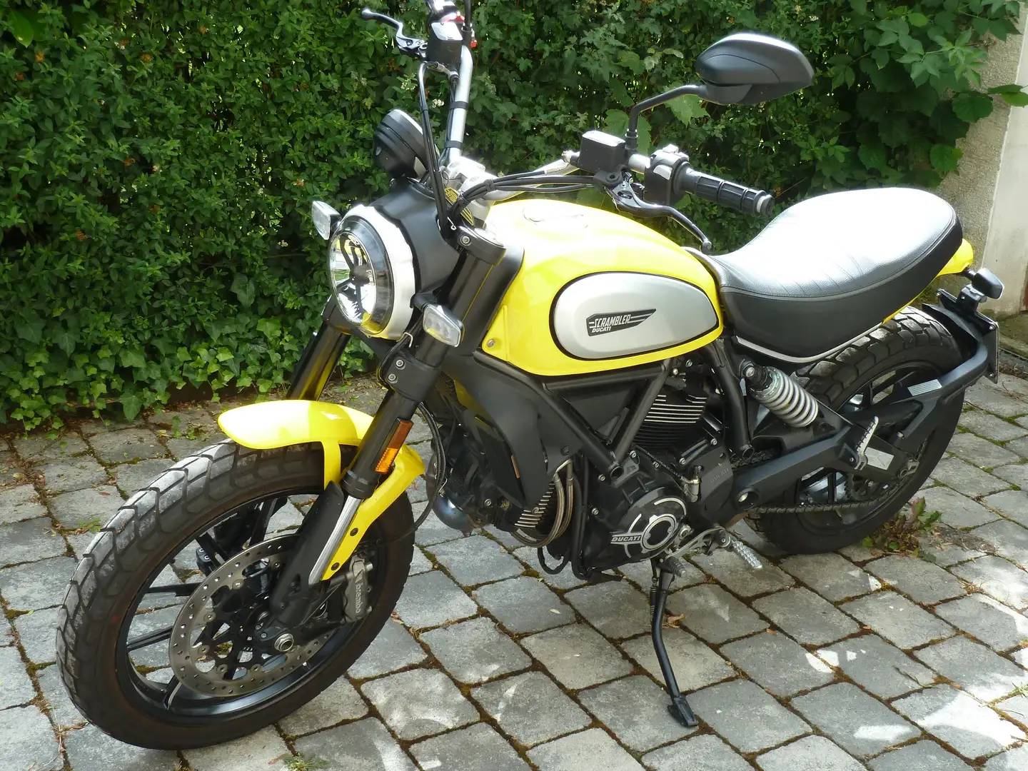 Ducati Scrambler Icon Yellow - 1