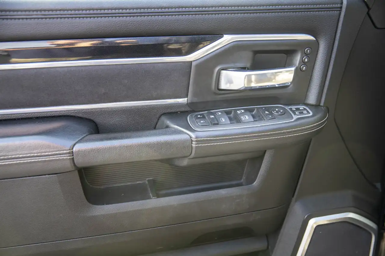 RAM 2500 снимка RAM 2500