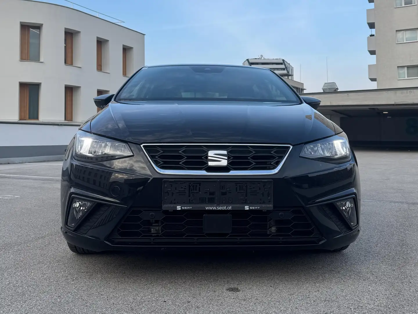 SEAT Ibiza Ibiza 1,0 EcoTSI FR Austria DSG FR Austria Schwarz - 2