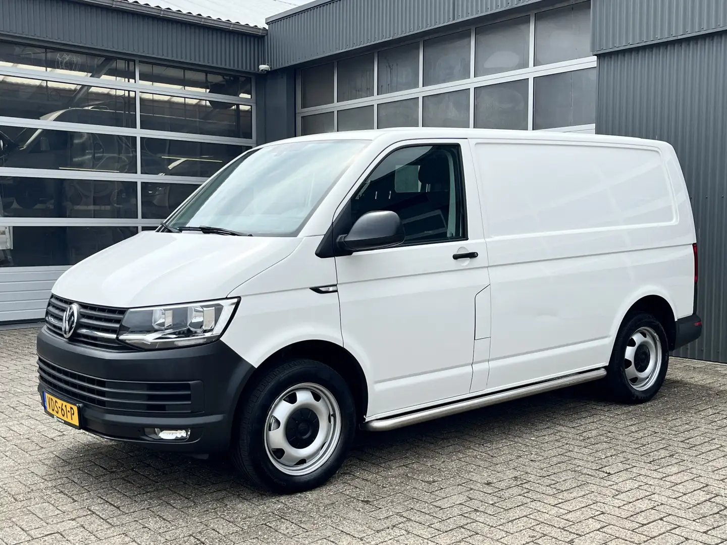 Volkswagen T6 Transporter 2.0 TSI L1H1 Benzine Airco Cruise controle Navigat Wit - 2