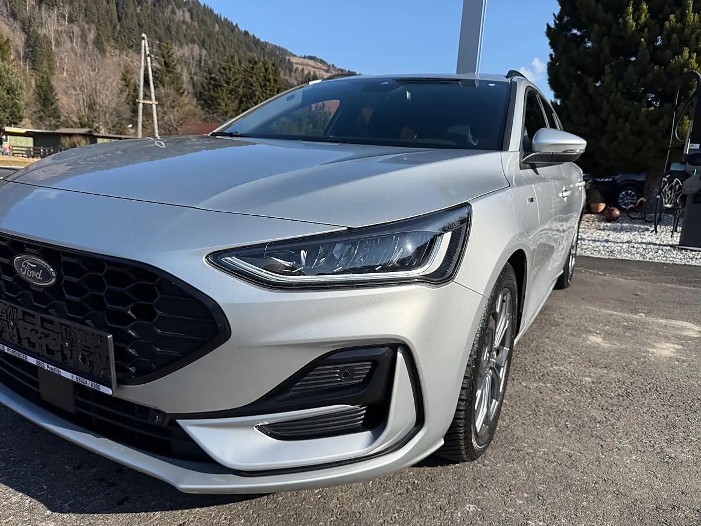 Ford Focus Turnier 1,5 EcoBlue ST-Line Aut. Silber - 2