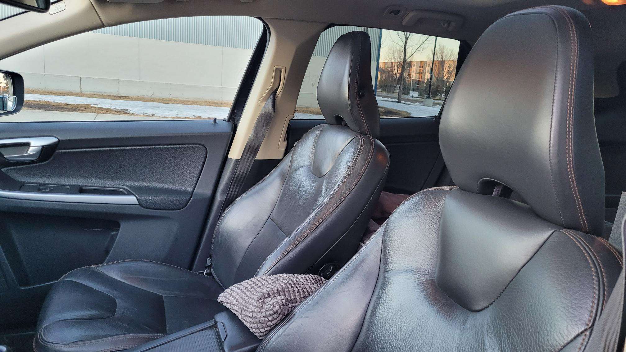 2012 Volvo XC60 PRICE REDUCED** $6,500 OBO thumb 16