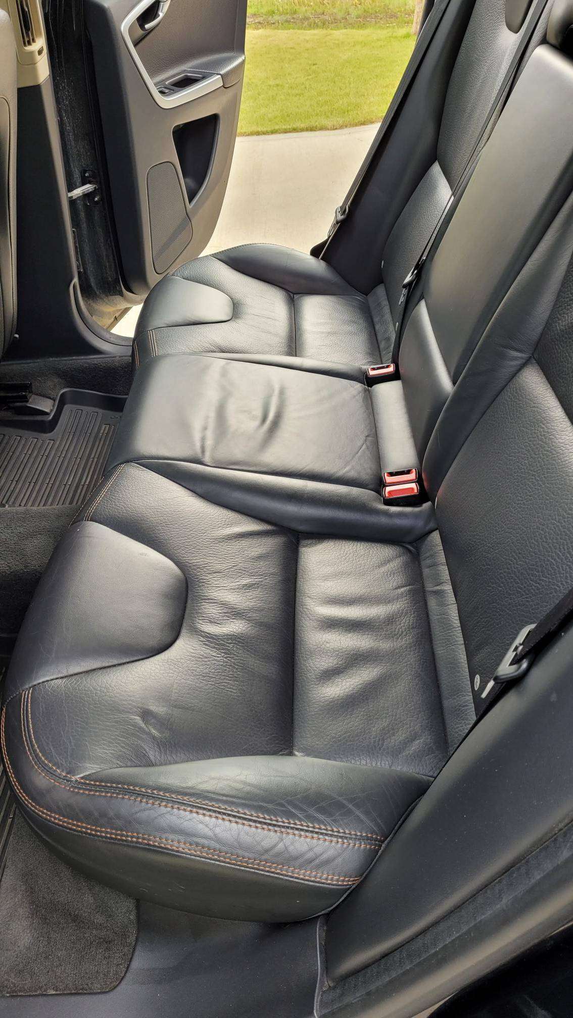 2012 Volvo XC60 PRICE REDUCED** $6,500 OBO thumb 21