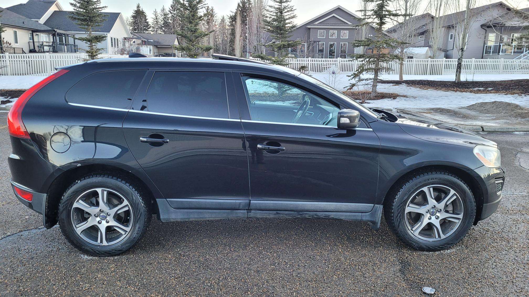 2012 Volvo XC60 PRICE REDUCED** $6,500 OBO thumb 7