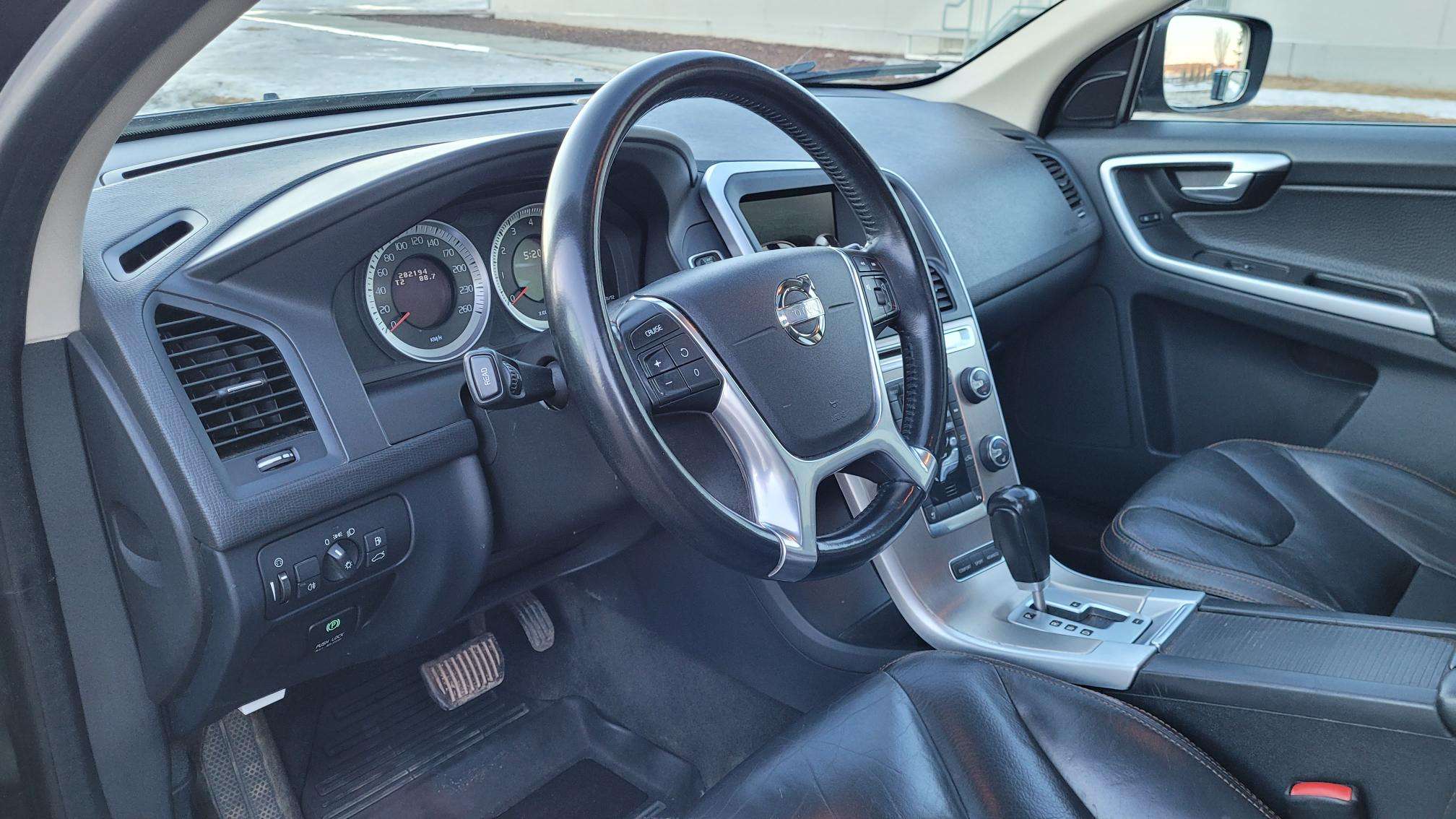 2012 Volvo XC60 PRICE REDUCED** $6,500 OBO thumb 14