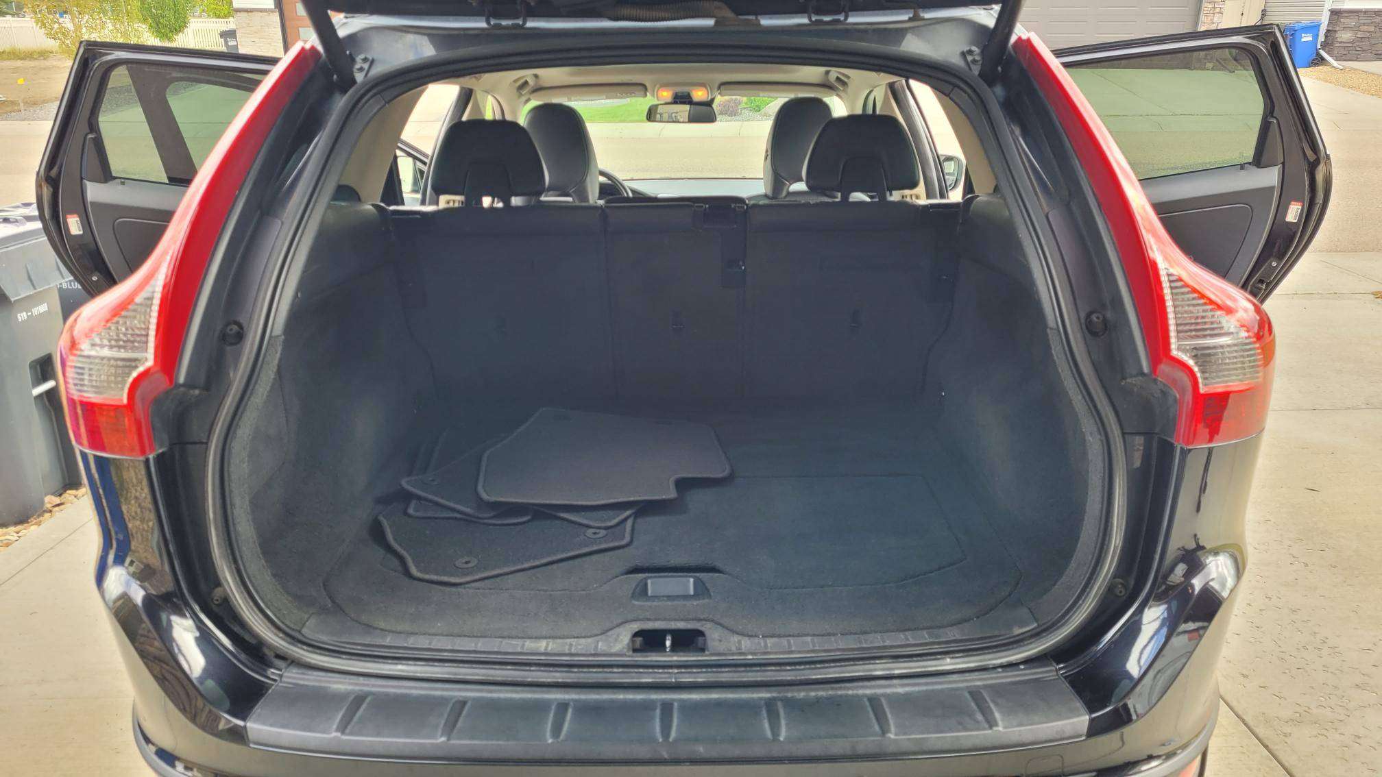 2012 Volvo XC60 PRICE REDUCED** $6,500 OBO thumb 39