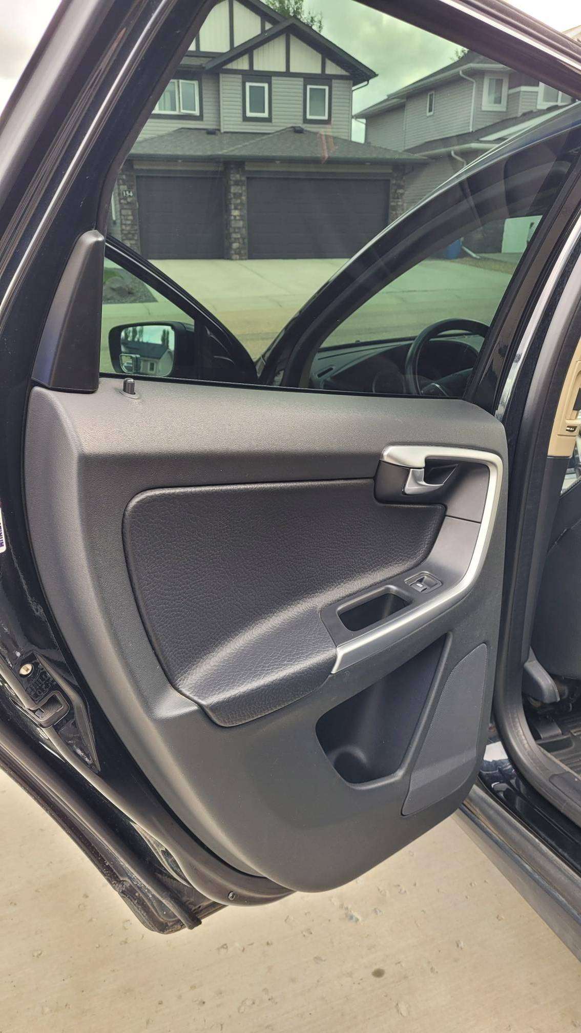 2012 Volvo XC60 PRICE REDUCED** $6,500 OBO thumb 32