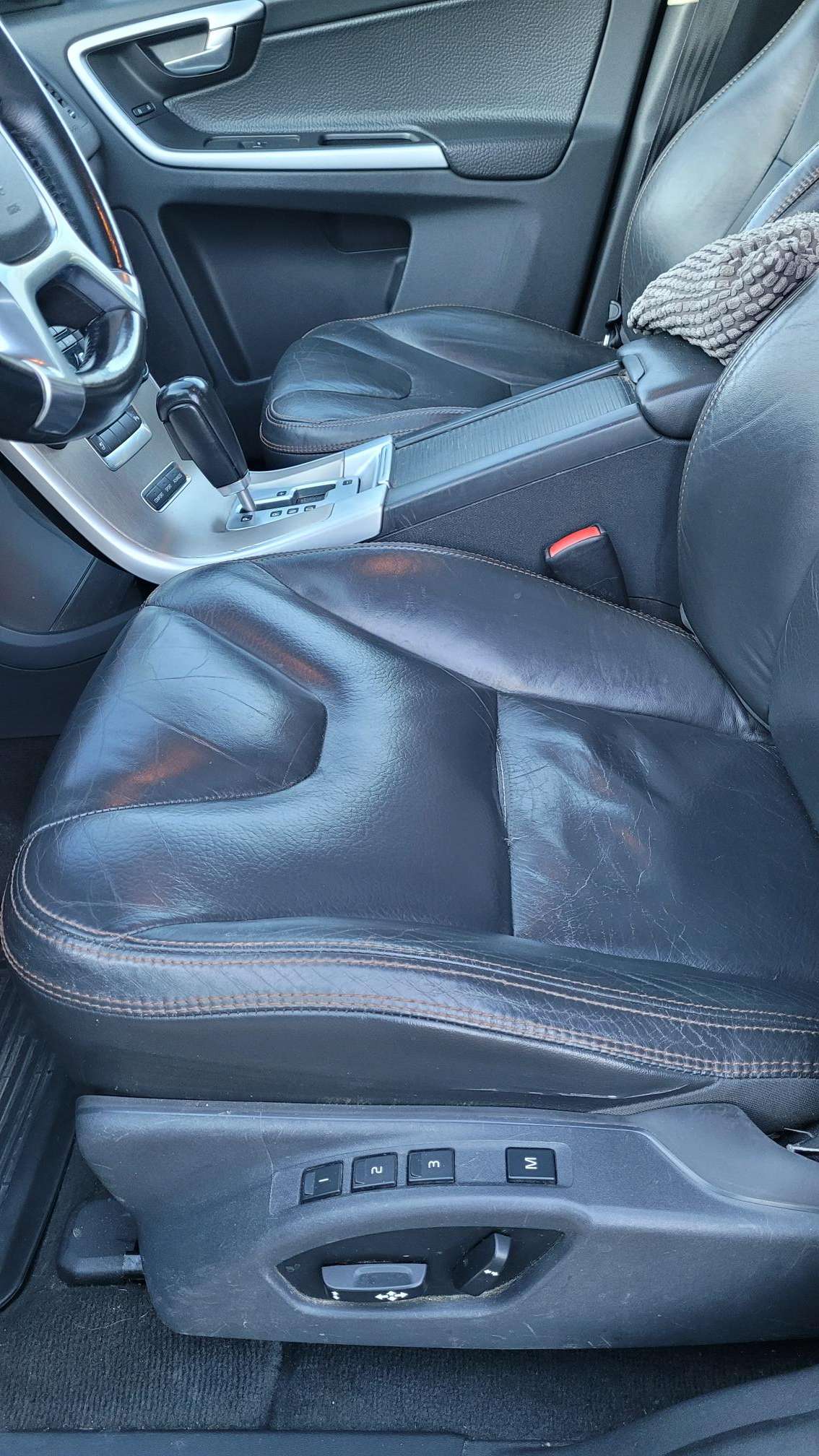 2012 Volvo XC60 PRICE REDUCED** $6,500 OBO thumb 28