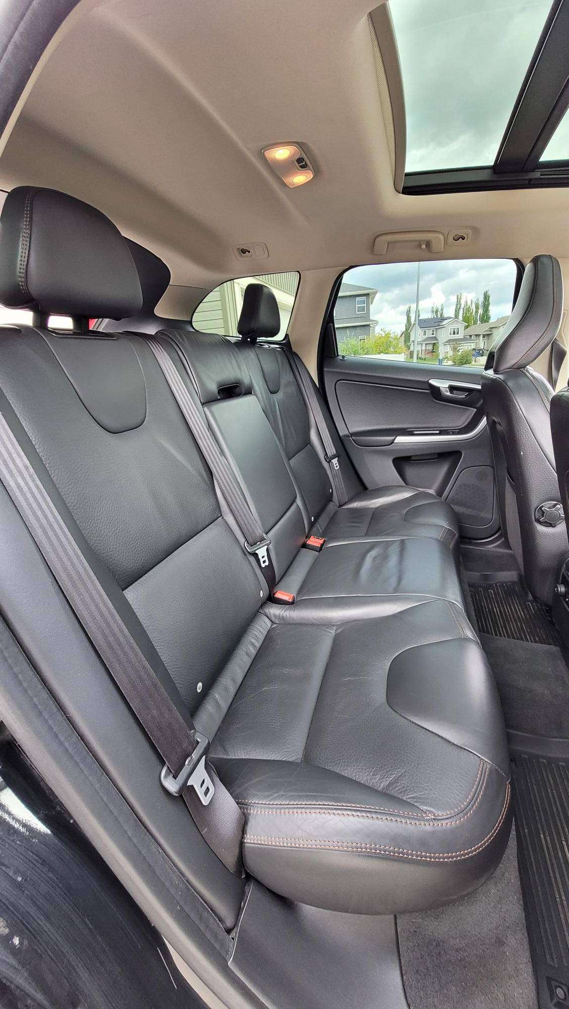 2012 Volvo XC60 PRICE REDUCED** $6,500 OBO thumb 20