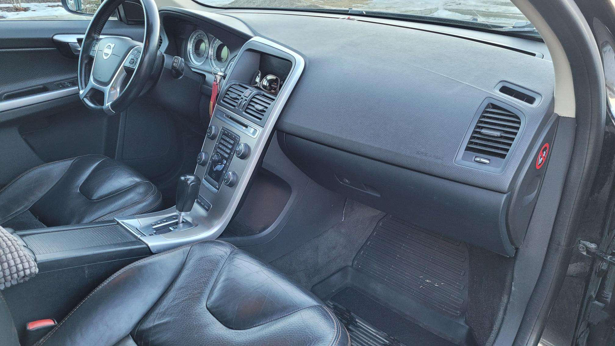 2012 Volvo XC60 PRICE REDUCED** $6,500 OBO thumb 15