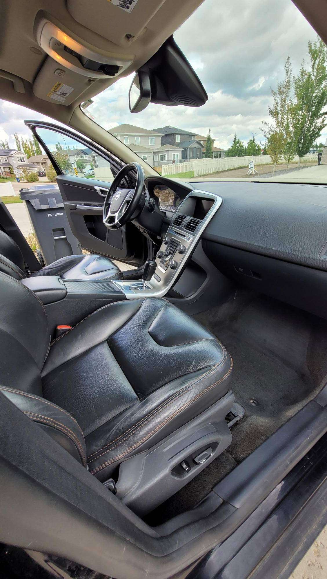 2012 Volvo XC60 PRICE REDUCED** $6,500 OBO thumb 17