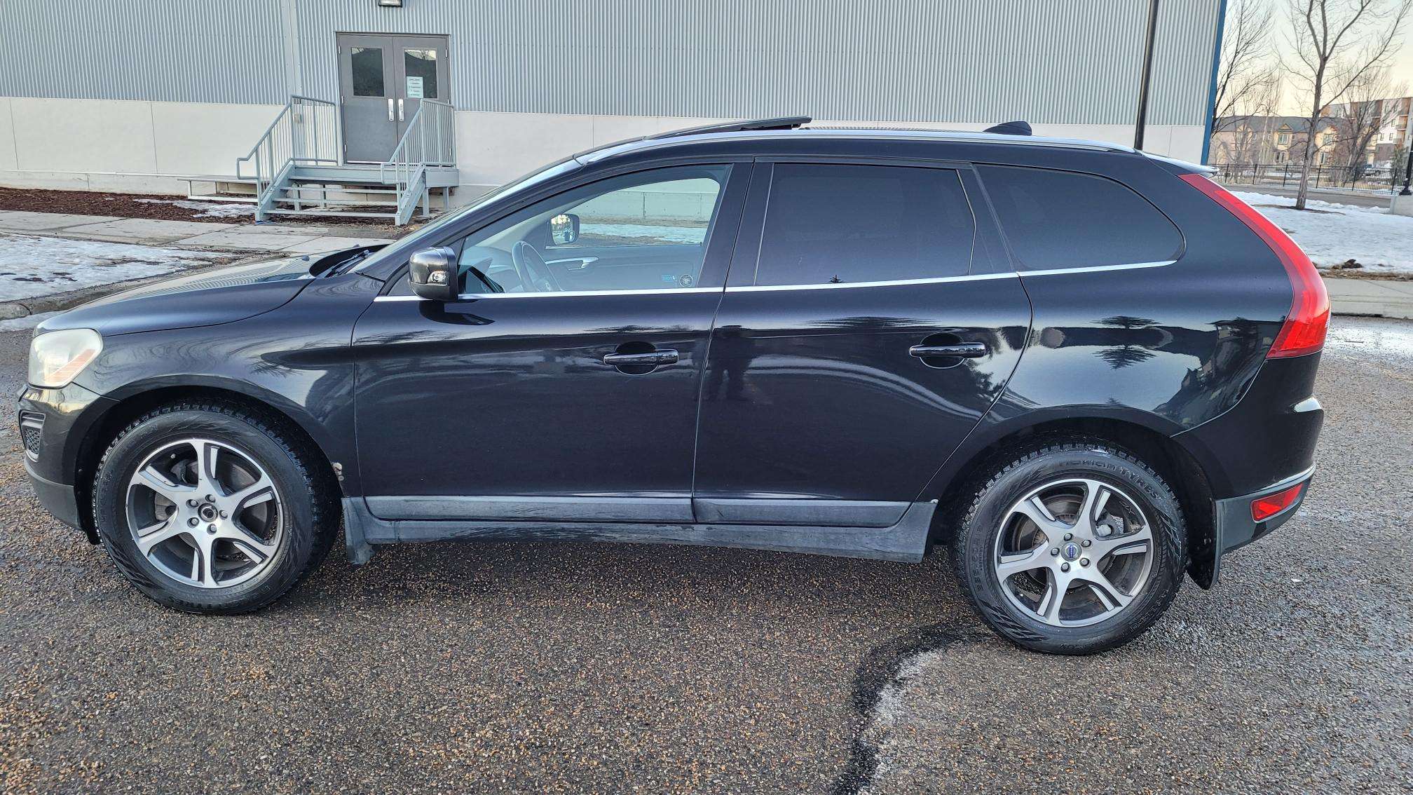 2012 Volvo XC60 PRICE REDUCED** $6,500 OBO alt 2