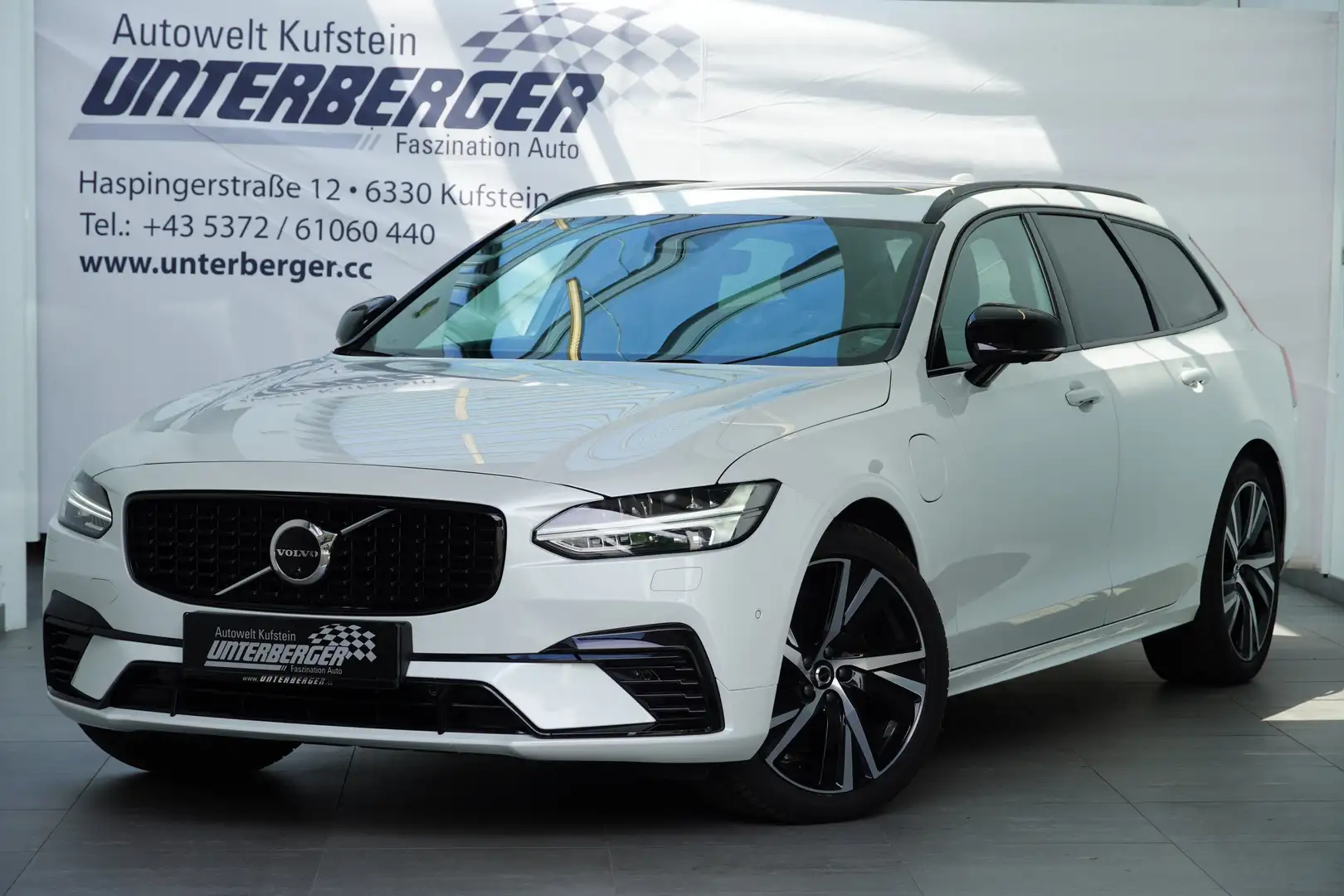 Volvo V90 T6 Recharge AWD Plus Dark Kombi, Automatik,8-Gang Bianco - 1