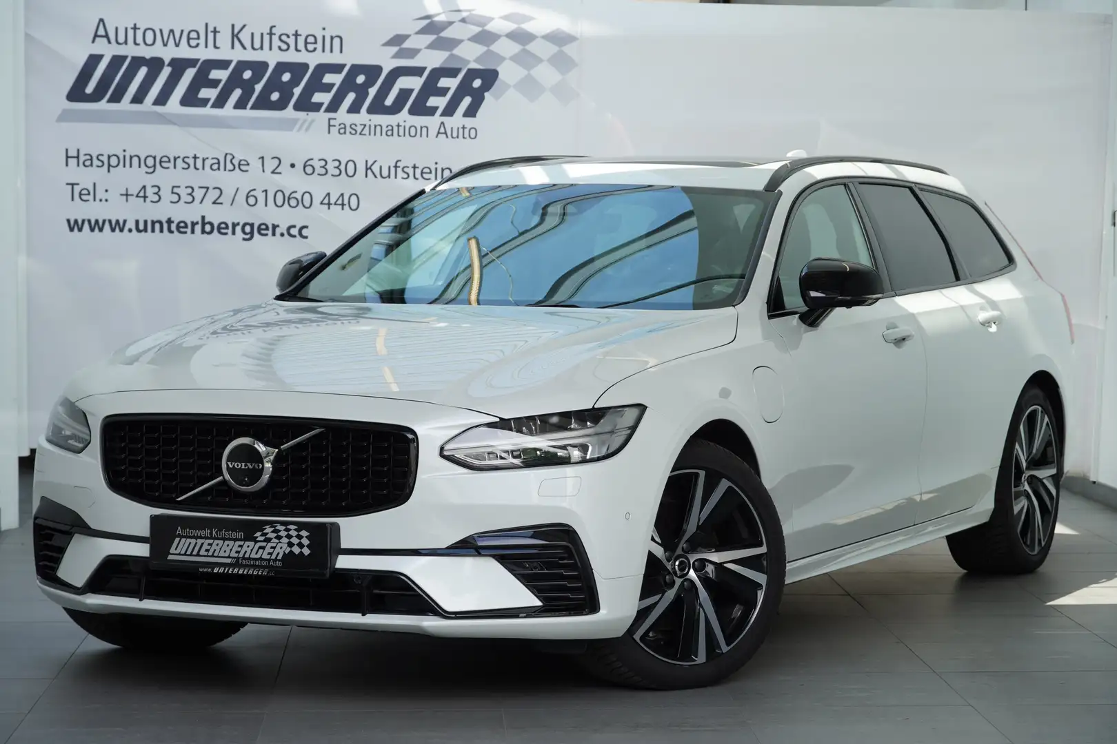 Volvo V90 T6 Recharge AWD Plus Dark Kombi, Automatik,8-Gang Bianco - 2