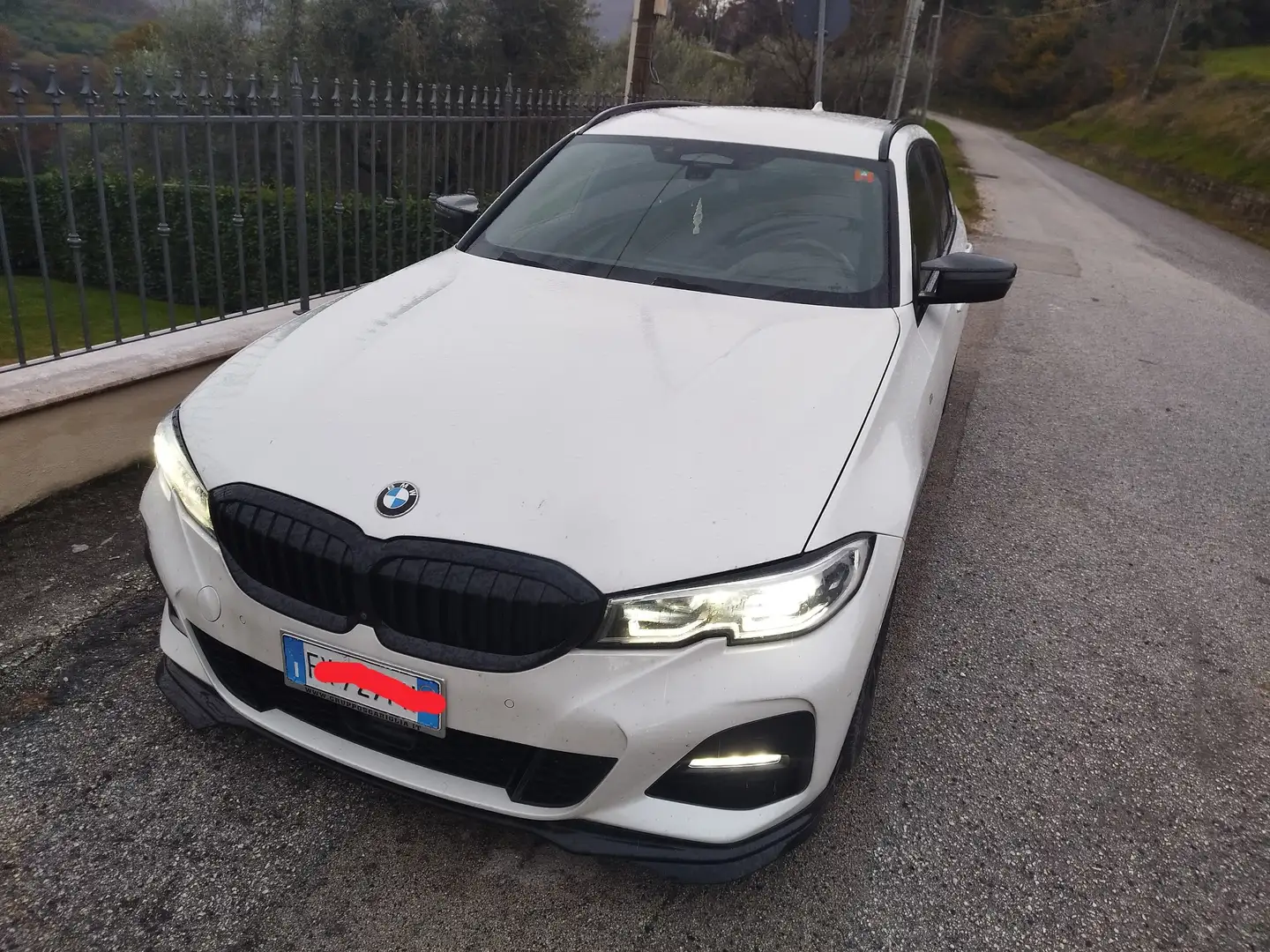 BMW 330 Serie 3 G21 330d Touring xdrive Msport Bianco - 1
