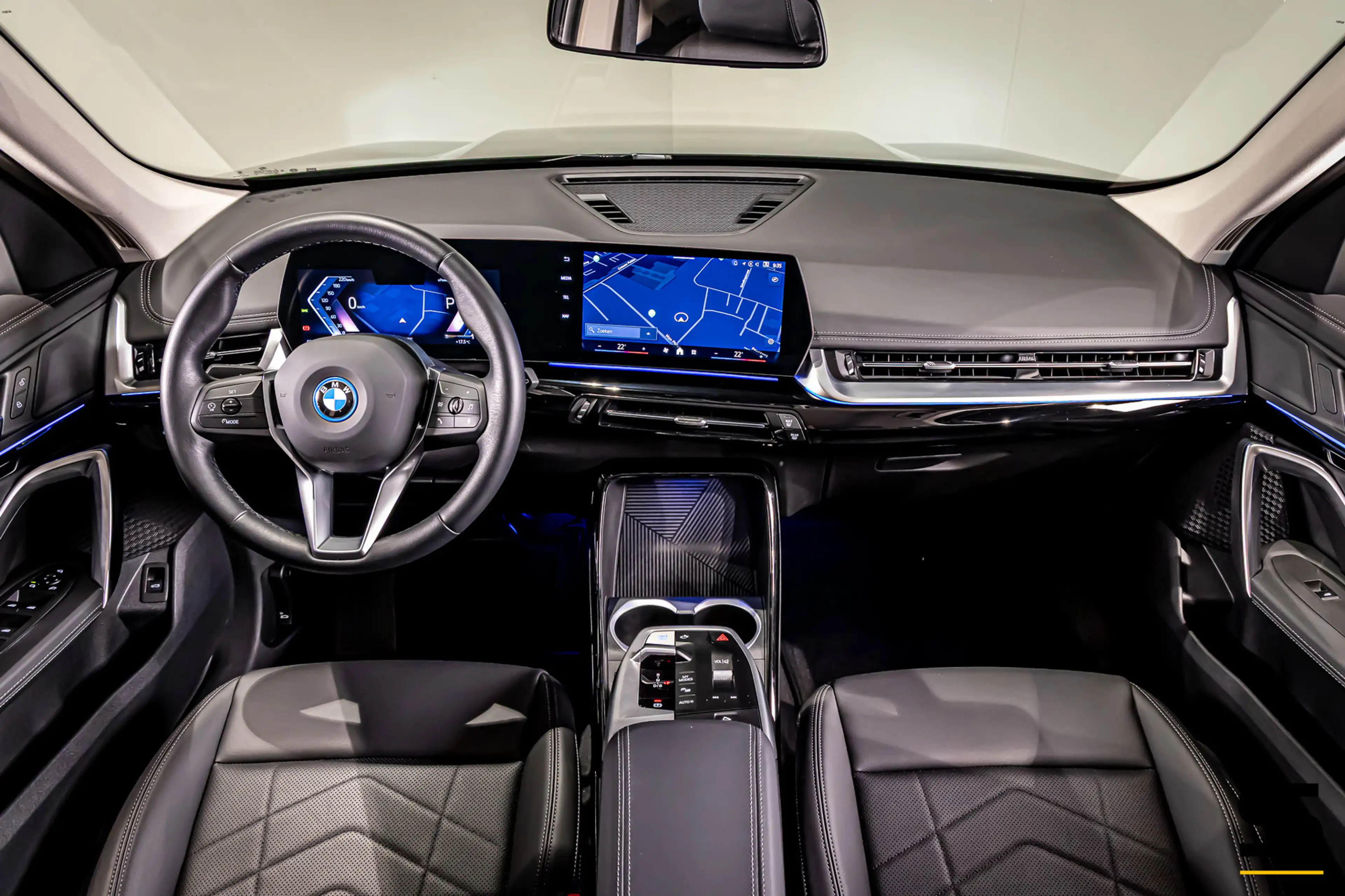 BMW iX1 EDrive30 X-Line|Sanremo Green|M-onderstel|Parking — photo 6