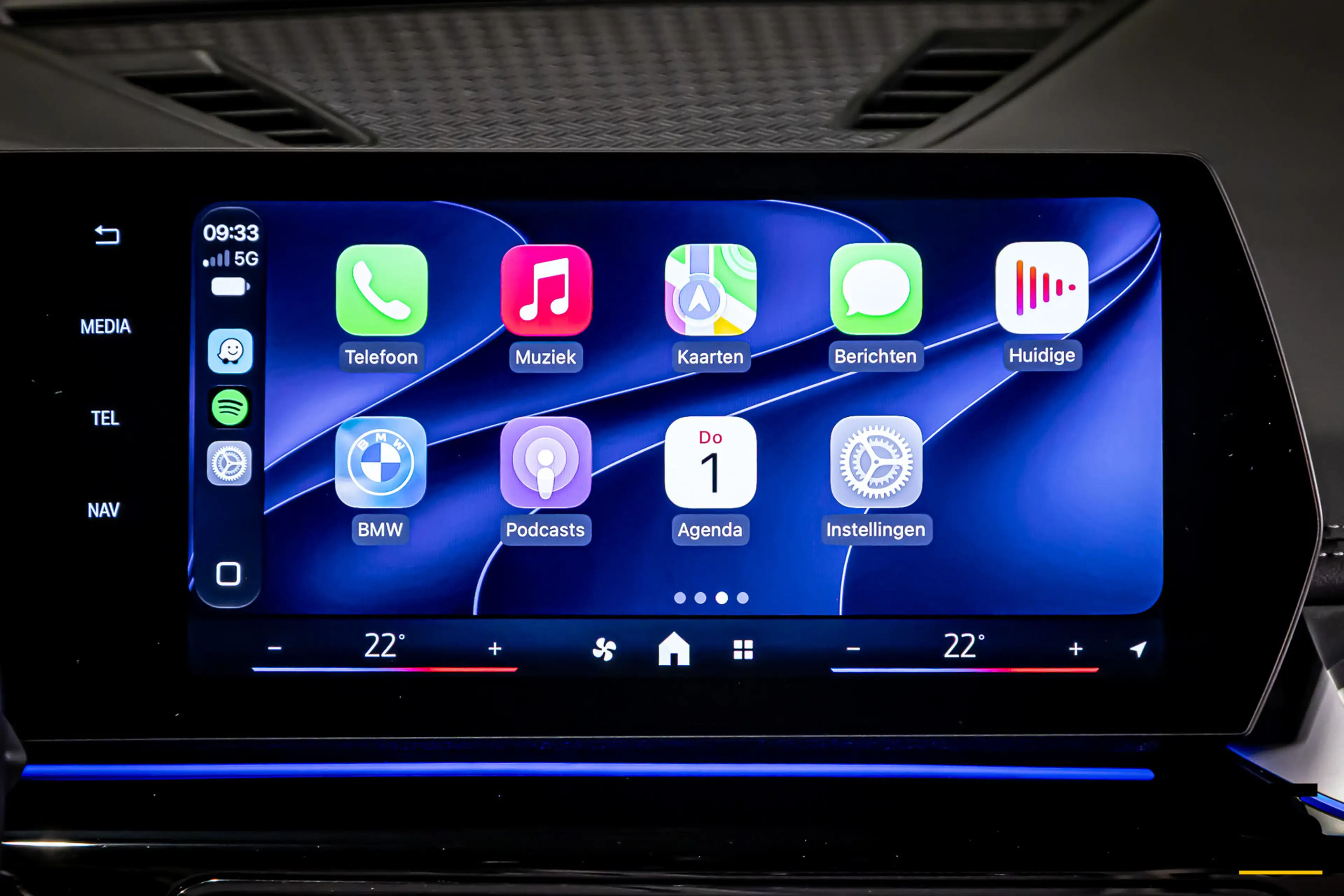 BMW iX1 EDrive30 X-Line|Sanremo Green|M-onderstel|Parking — photo 8