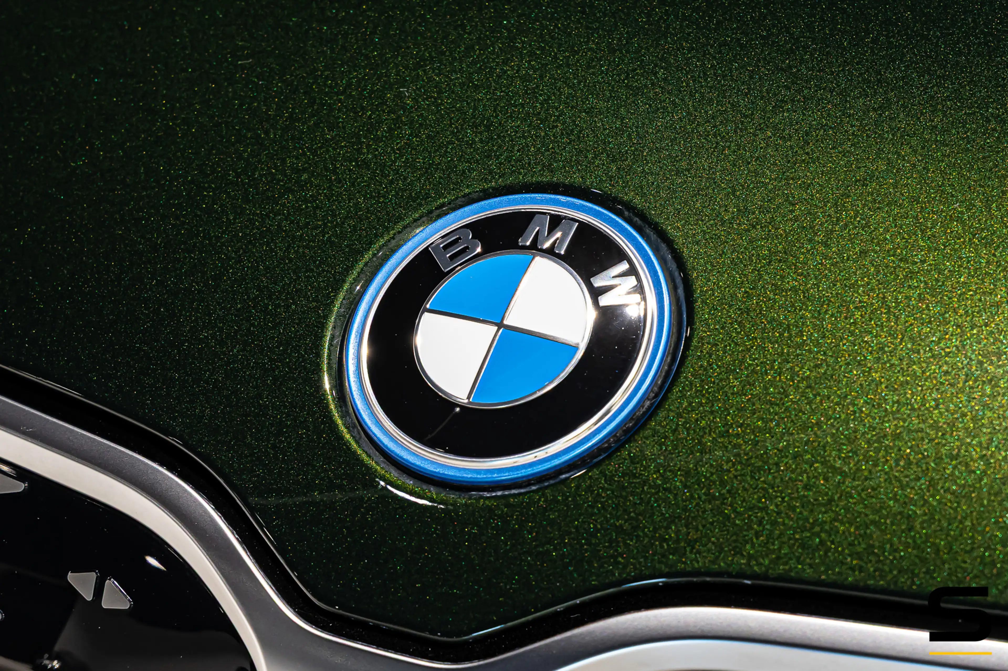 BMW iX1 EDrive30 X-Line|Sanremo Green|M-onderstel|Parking — photo 12