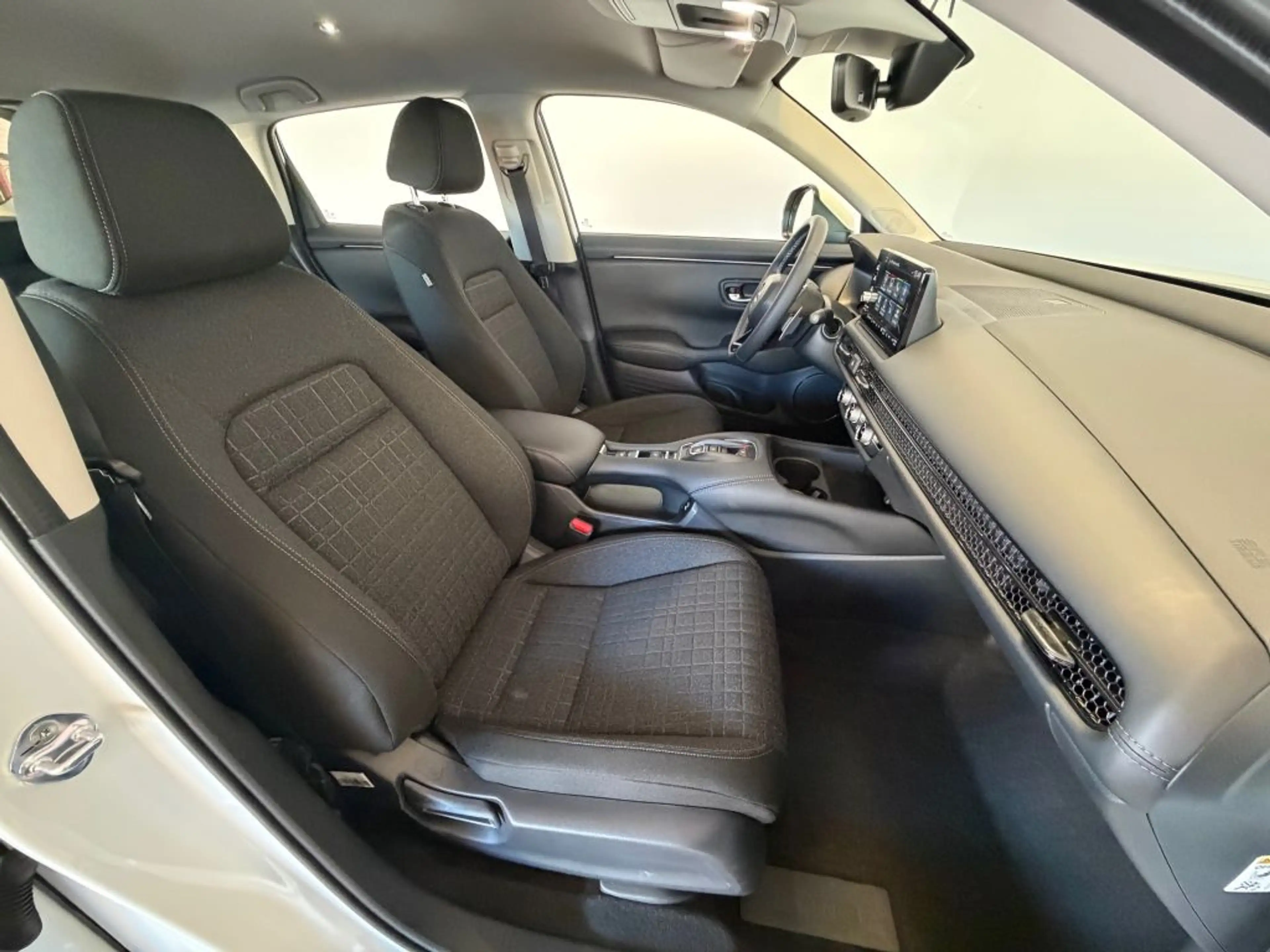 Honda ZR-V e:HEV 2.0 i-MMD Hybrid Elegance — photo 13