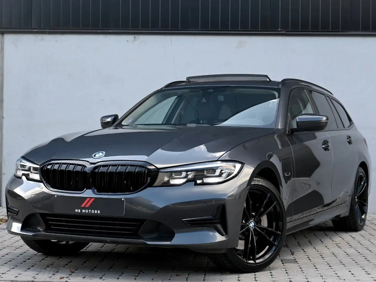 BMW 330 **330e Touring**PANO**OPEN DAK**LEDER**CARPLAY** Grijs - 1