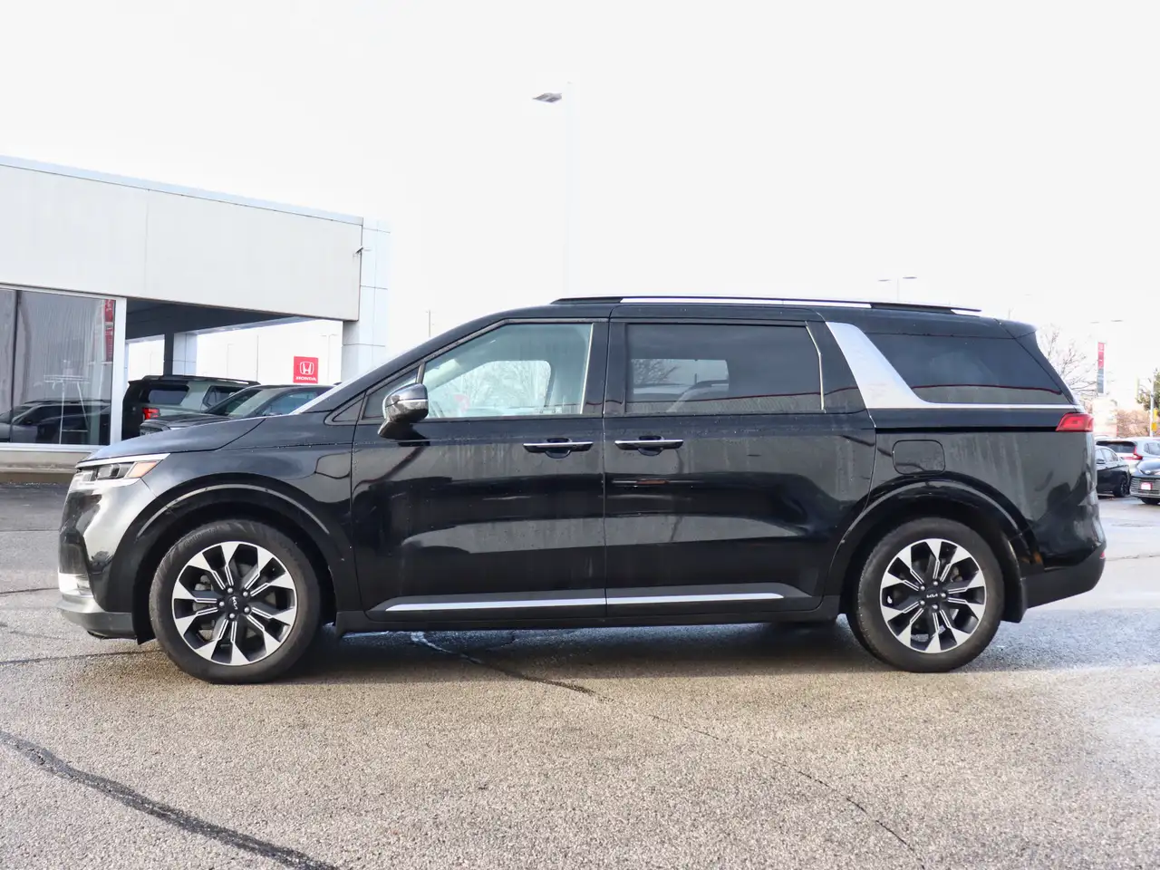 Kia Carnival снимка Kia Carnival