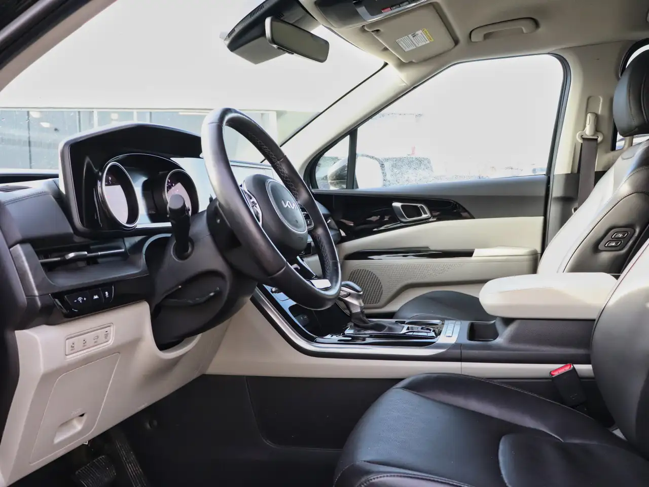 Kia Carnival снимка Kia Carnival
