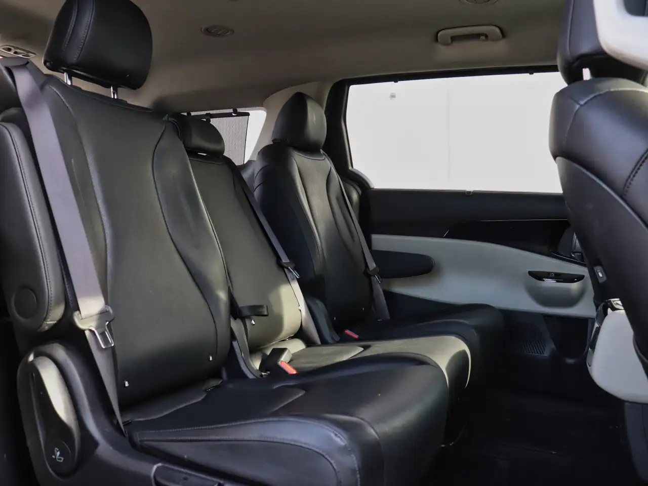 Kia Carnival снимка Kia Carnival