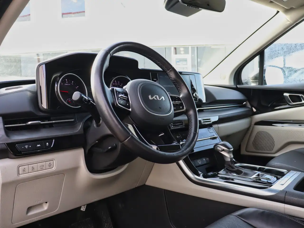Kia Carnival снимка Kia Carnival