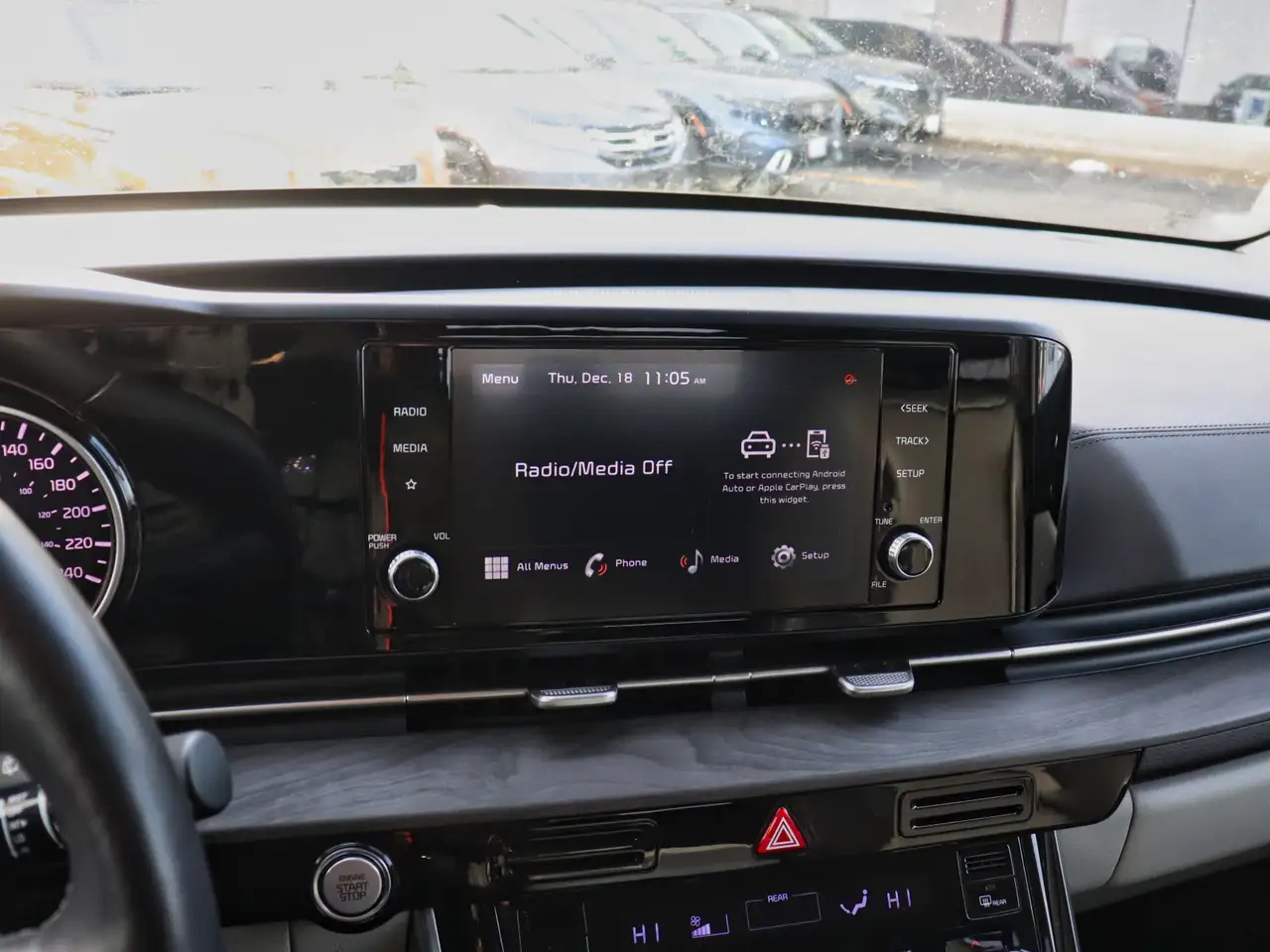 Kia Carnival снимка Kia Carnival