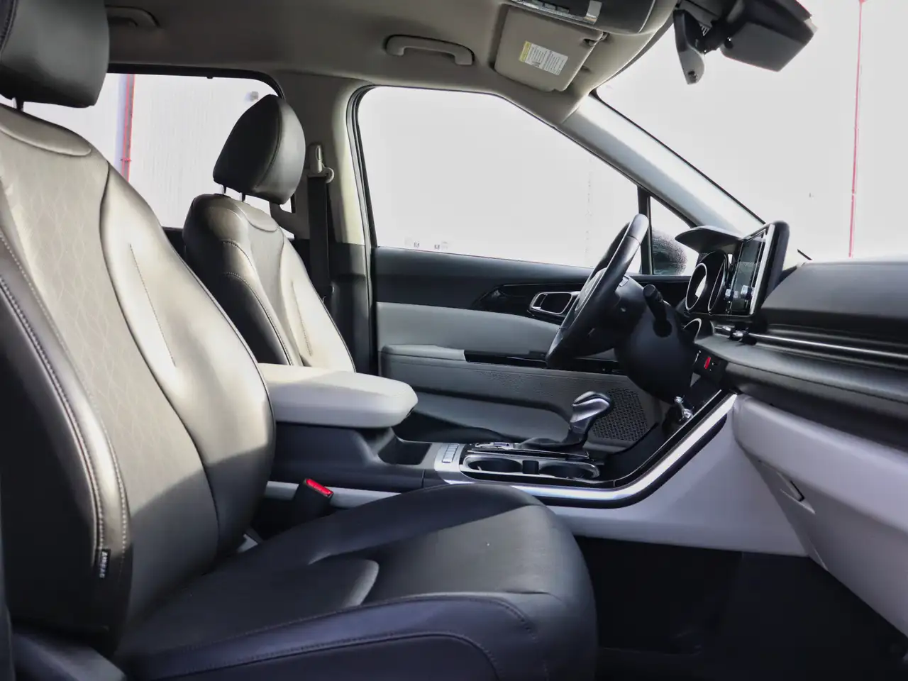 Kia Carnival снимка Kia Carnival