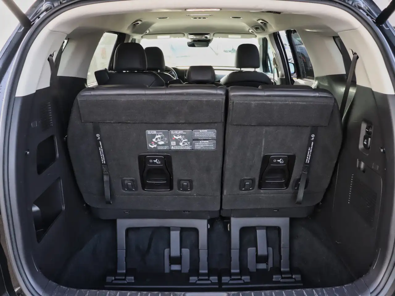 Kia Carnival снимка Kia Carnival