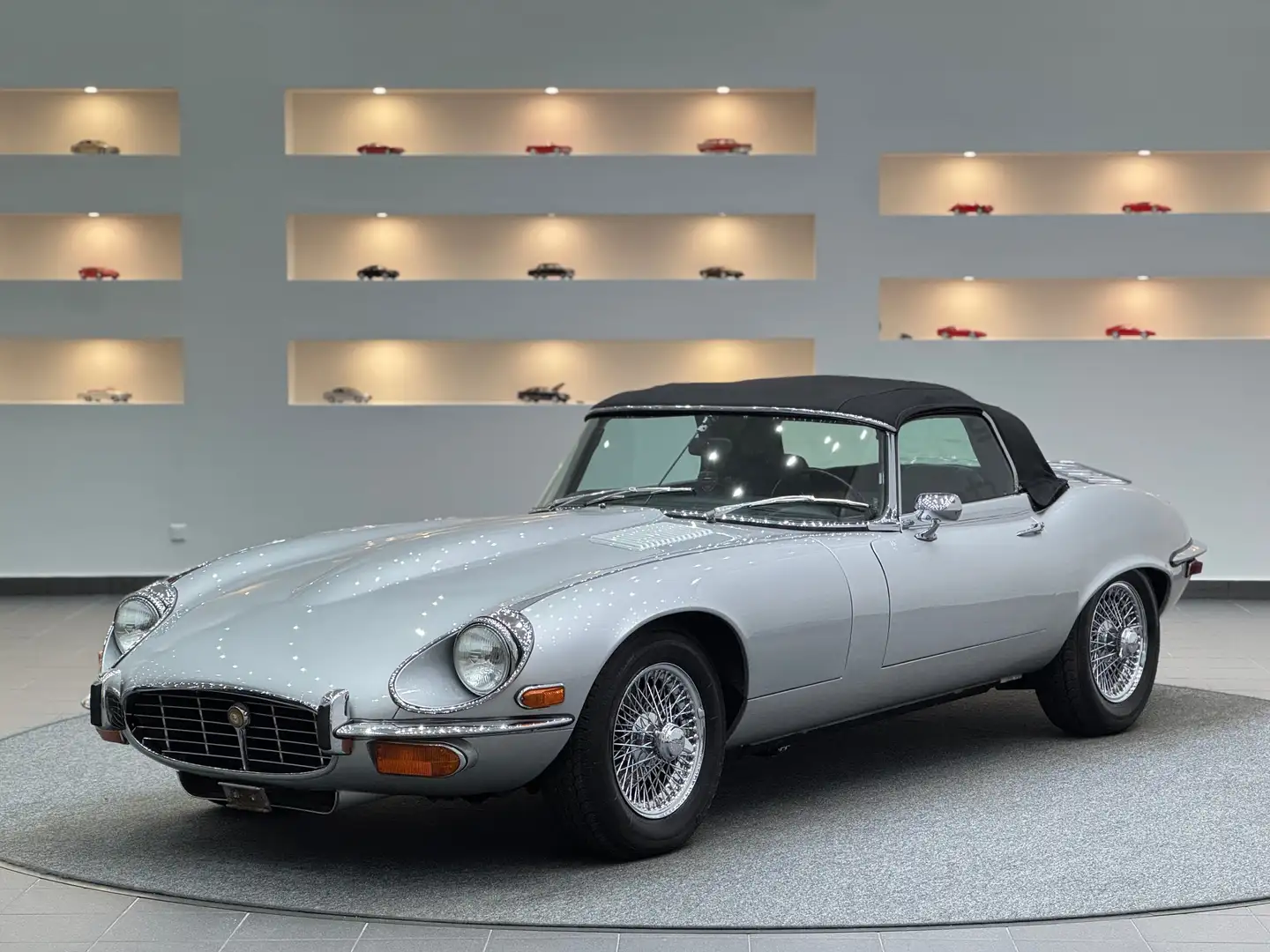 Jaguar E-Type V12 Roadster *Schalter*Originalzustand*Wertanlage* Silber - 1